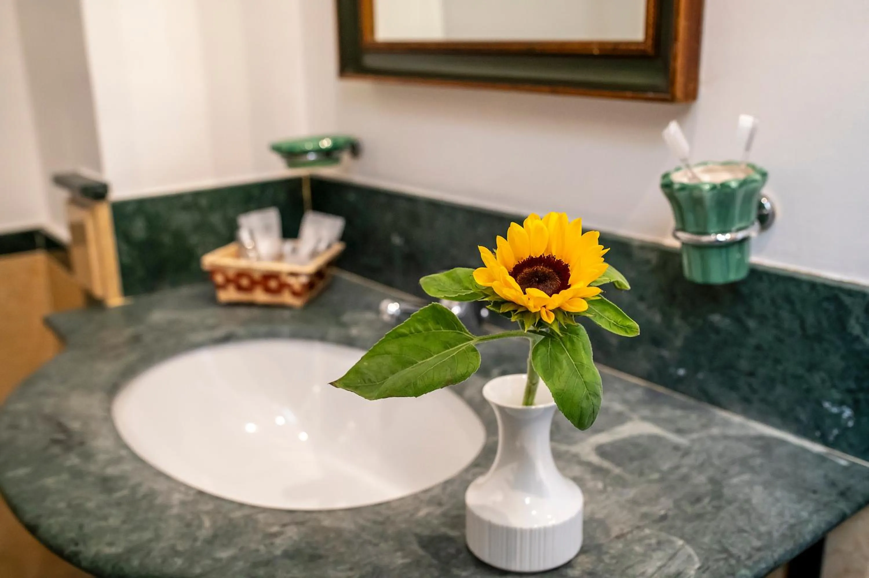Bathroom in Hotel Vecchio Borgo
