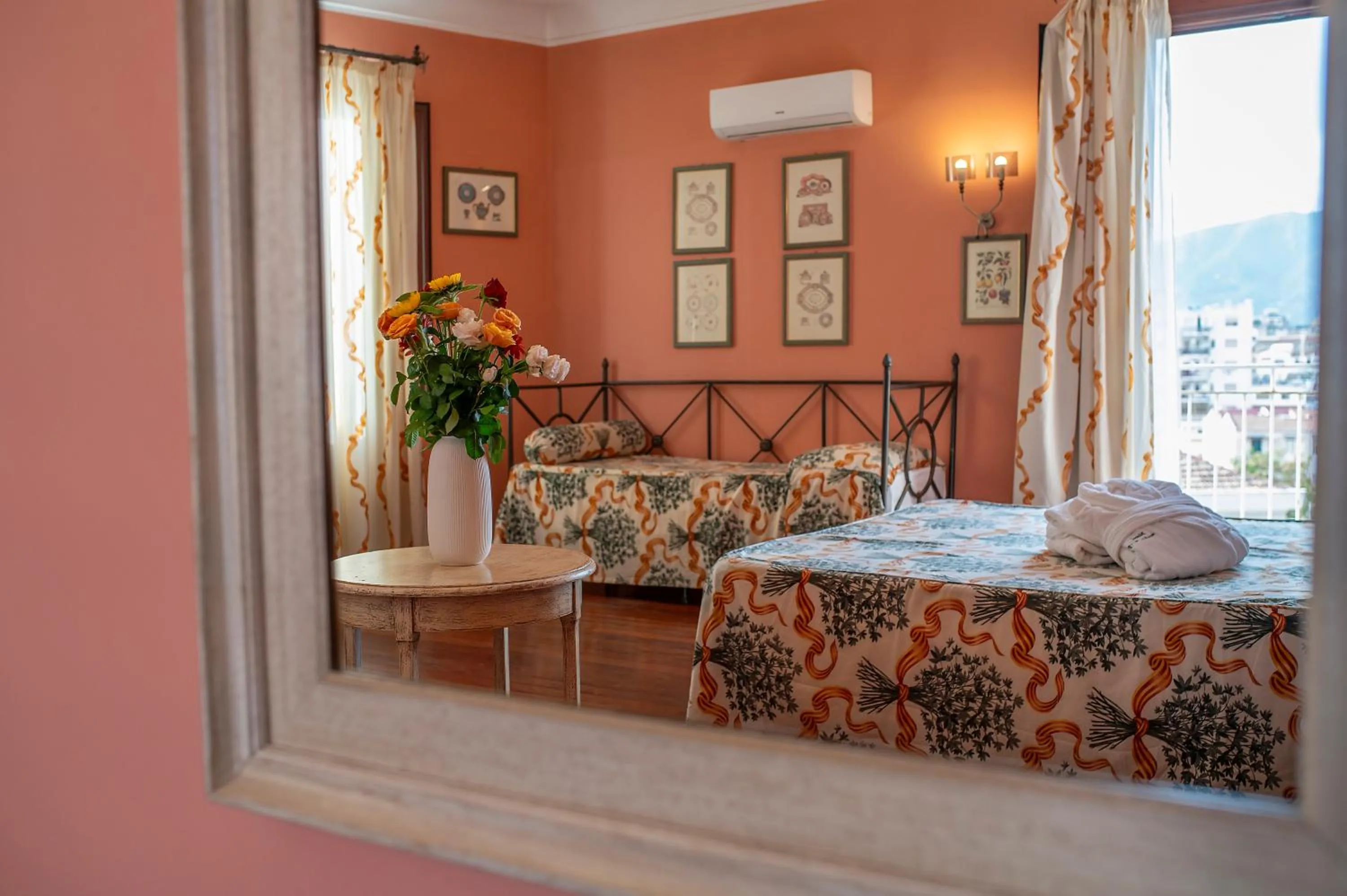 View (from property/room), Bed in Hotel Vecchio Borgo