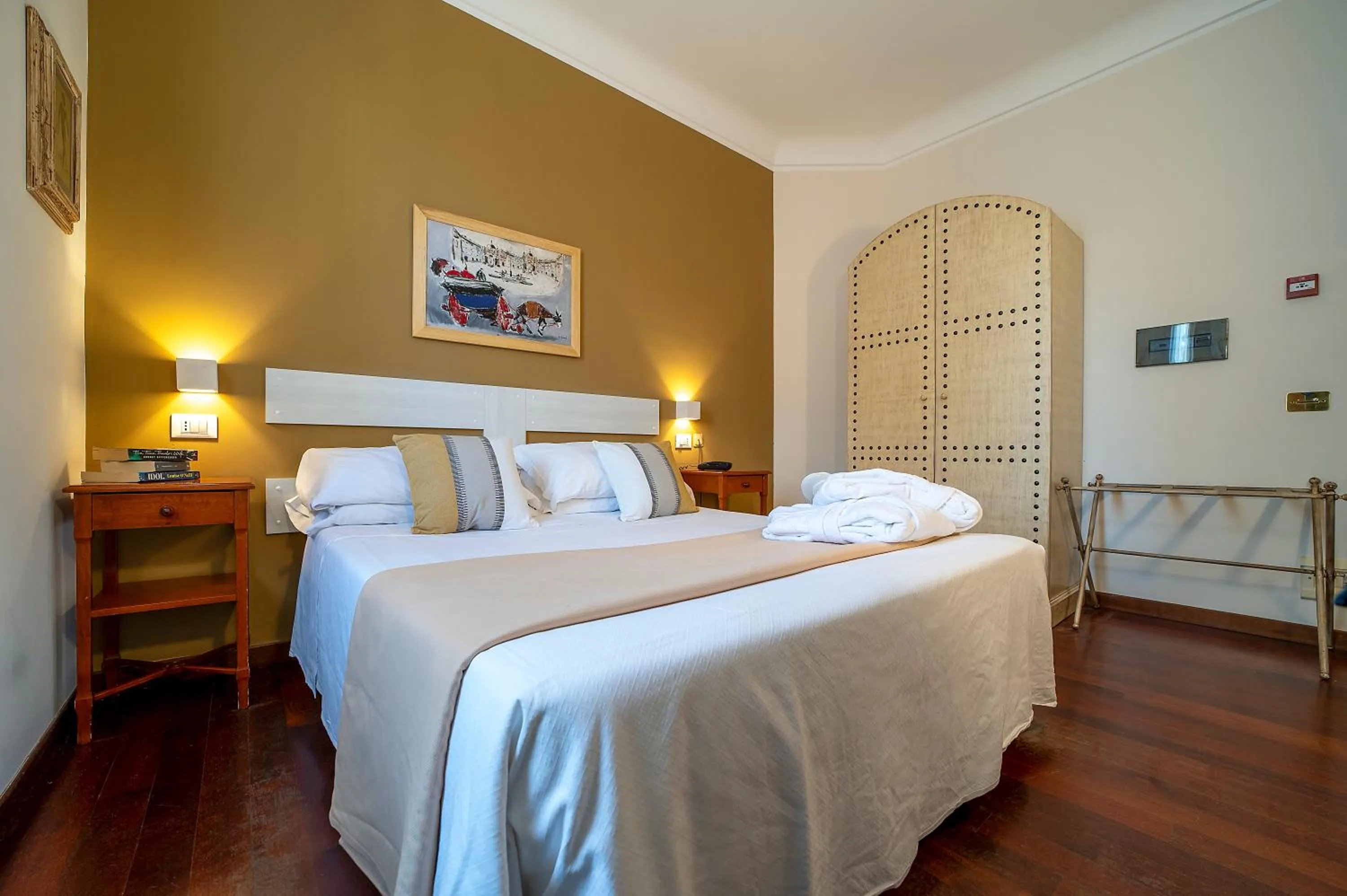 Photo of the whole room, Bed in Hotel Vecchio Borgo