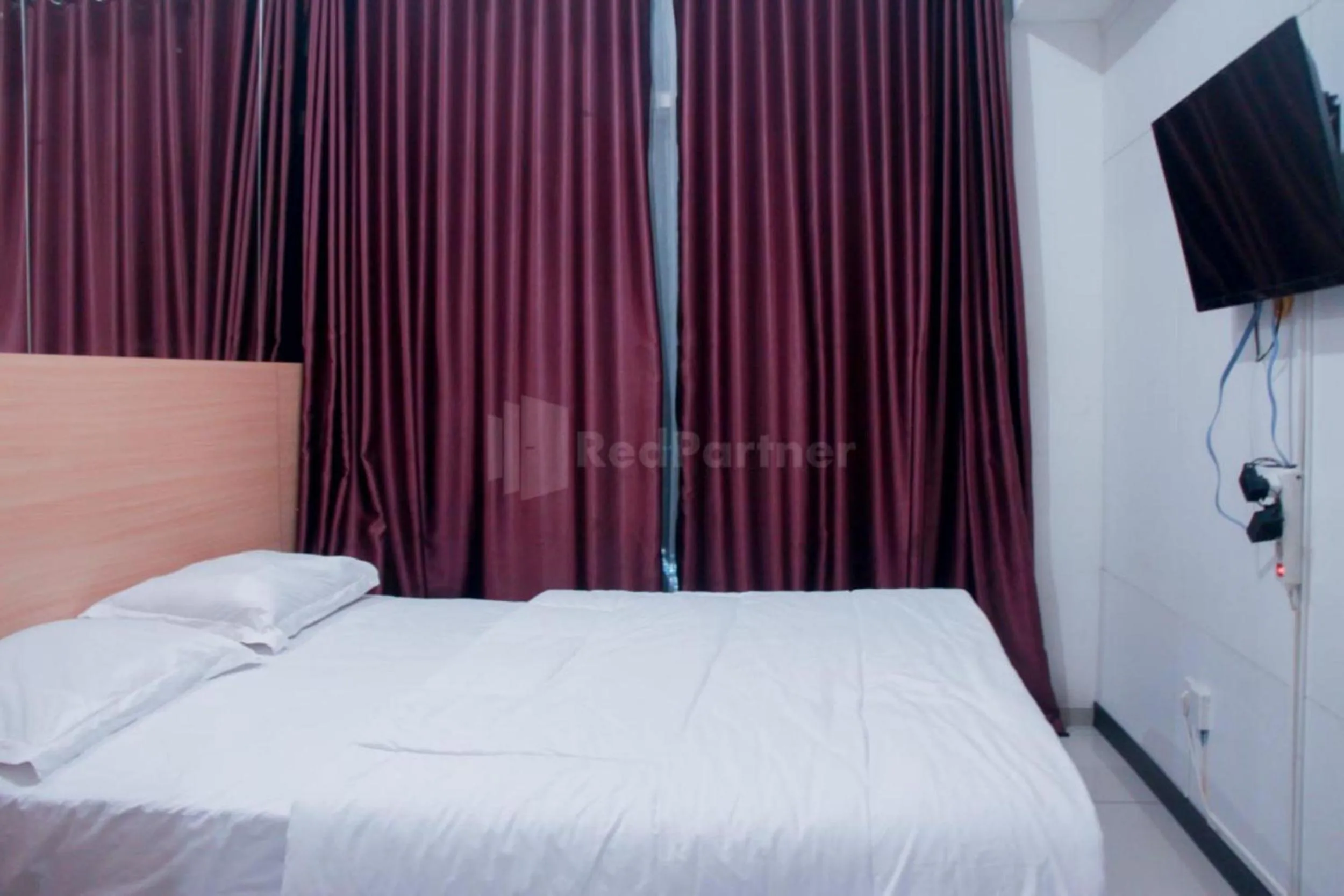 Bedroom, Bed in RedLiving Apartemen TreeParkCity - My Rooms Tower Alpine