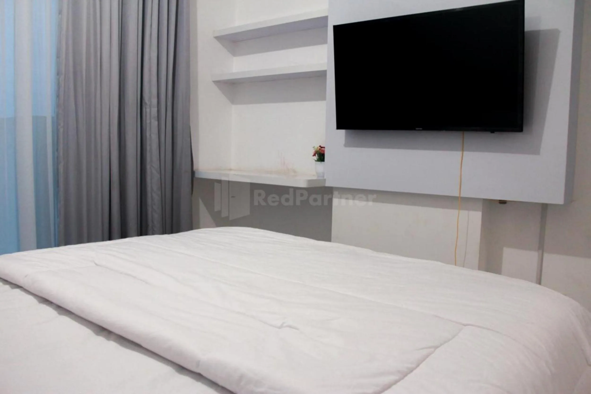 Bedroom, Bed in RedLiving Apartemen TreeParkCity - My Rooms Tower Alpine