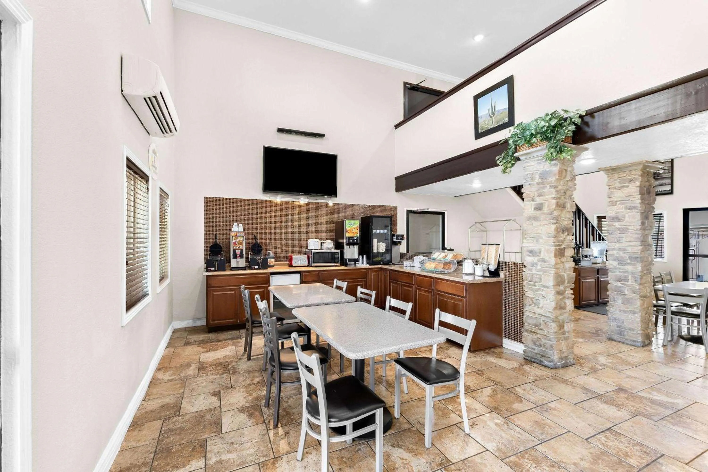 Restaurant/places to eat in Super 8 by Wyndham Goodyear/Phoenix Area