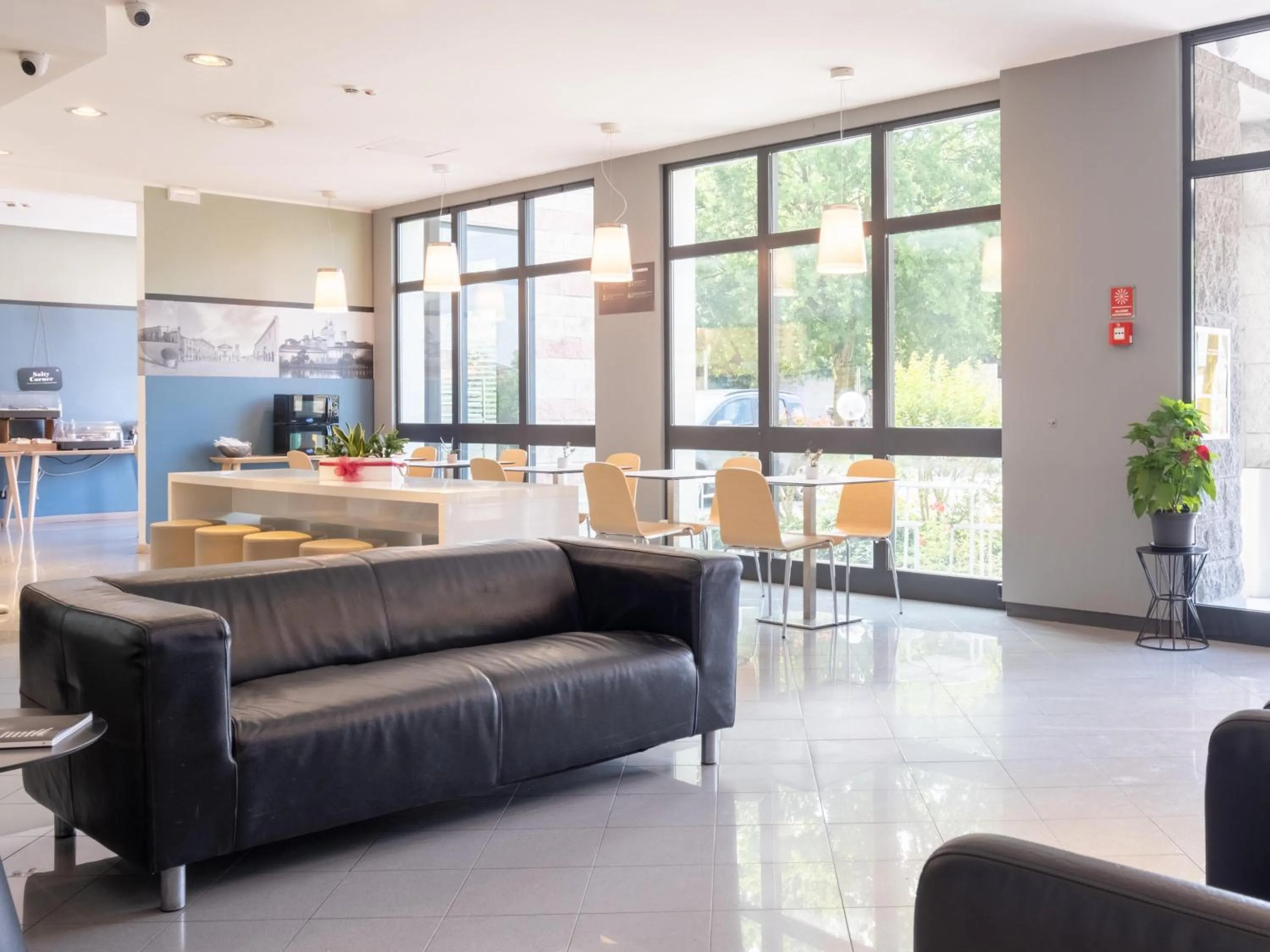 Lobby or reception in B&B HOTEL Mantova