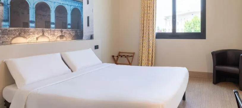 Photo of the whole room, Bed in B&B HOTEL Mantova