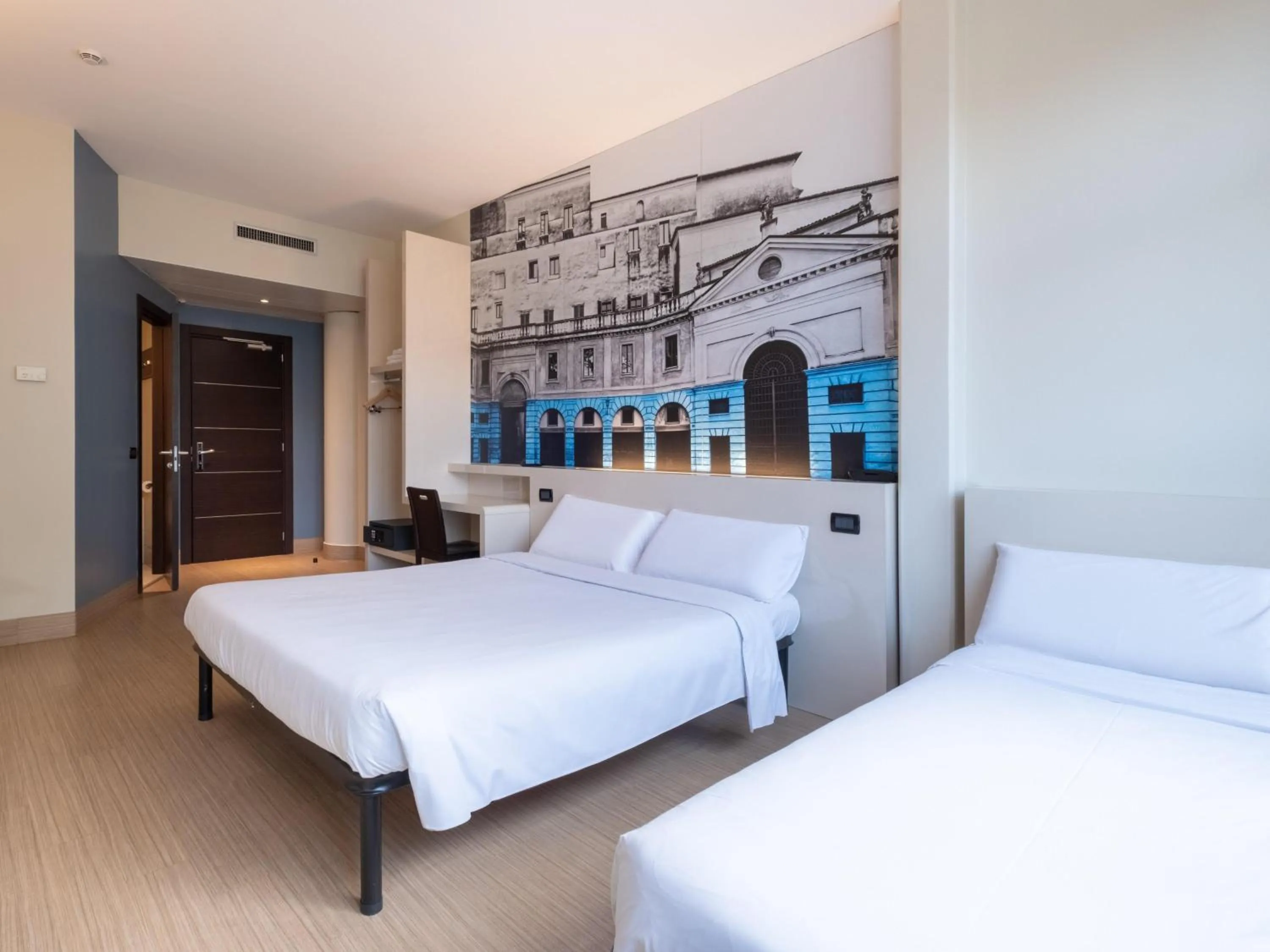 Photo of the whole room, Bed in B&B HOTEL Mantova