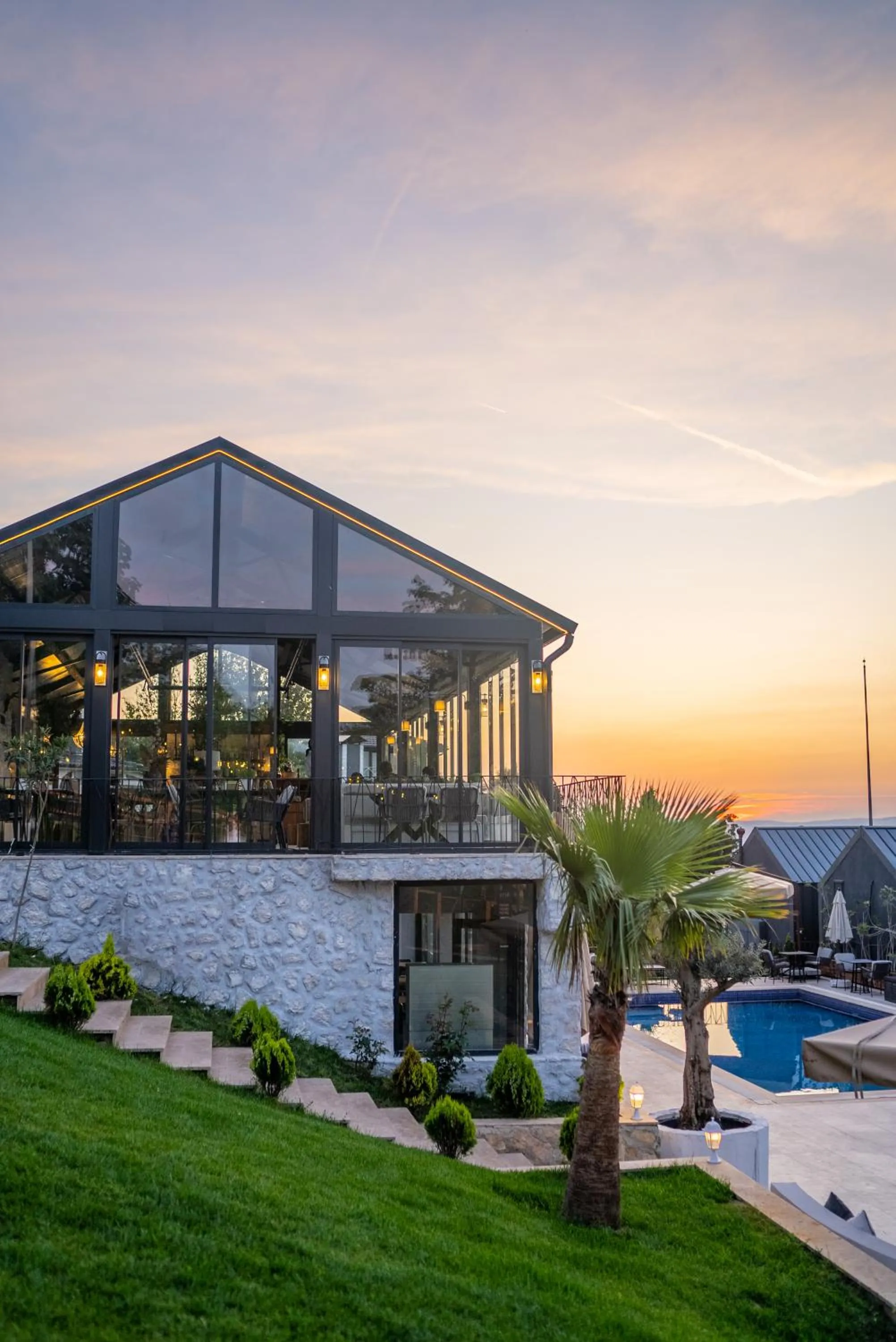 Restaurant/places to eat in Alya Kartepe Villa Hotel