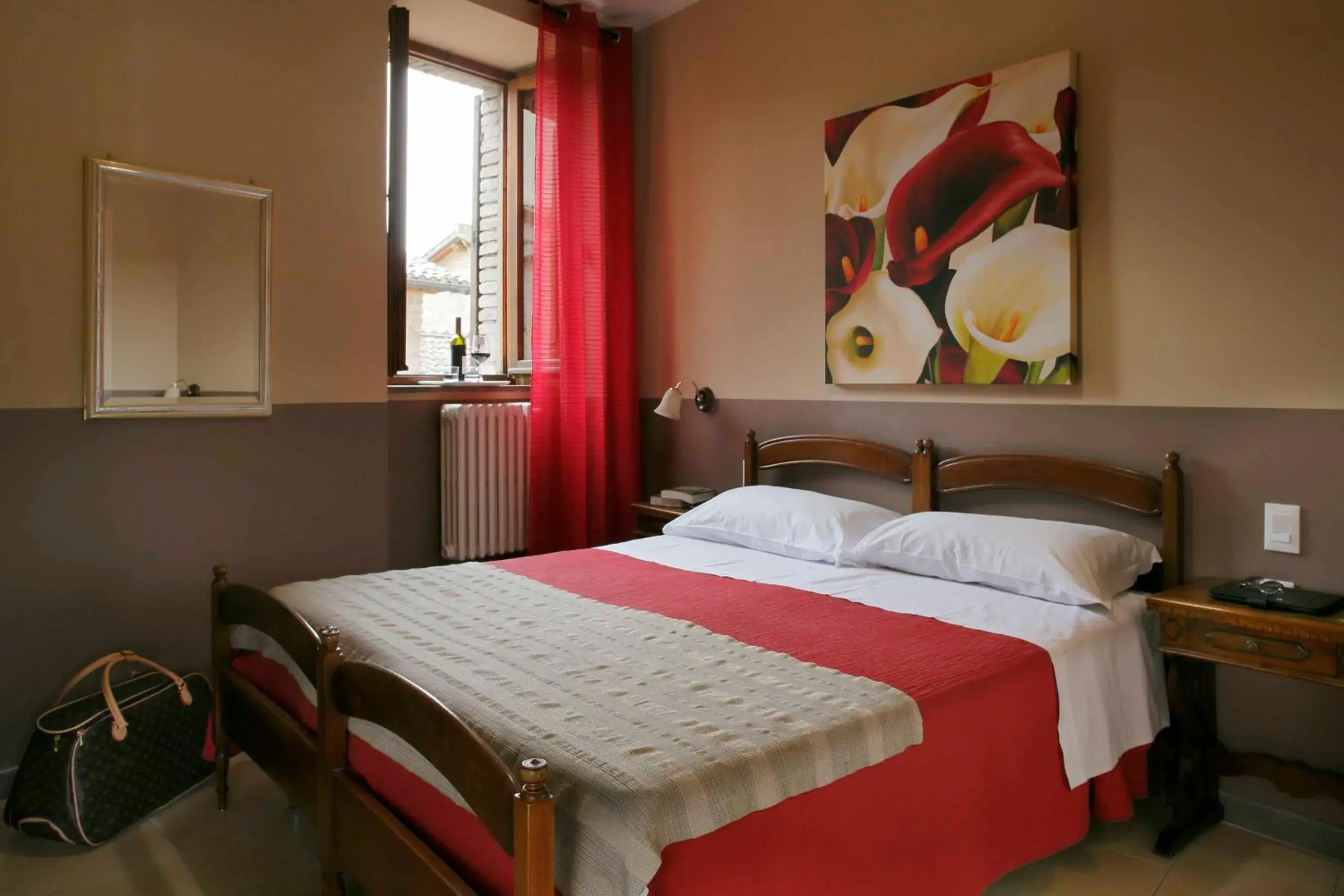 Classic Double or Twin Room in Hotel Properzio Classic Double or Twin Room in Hotel Properzio