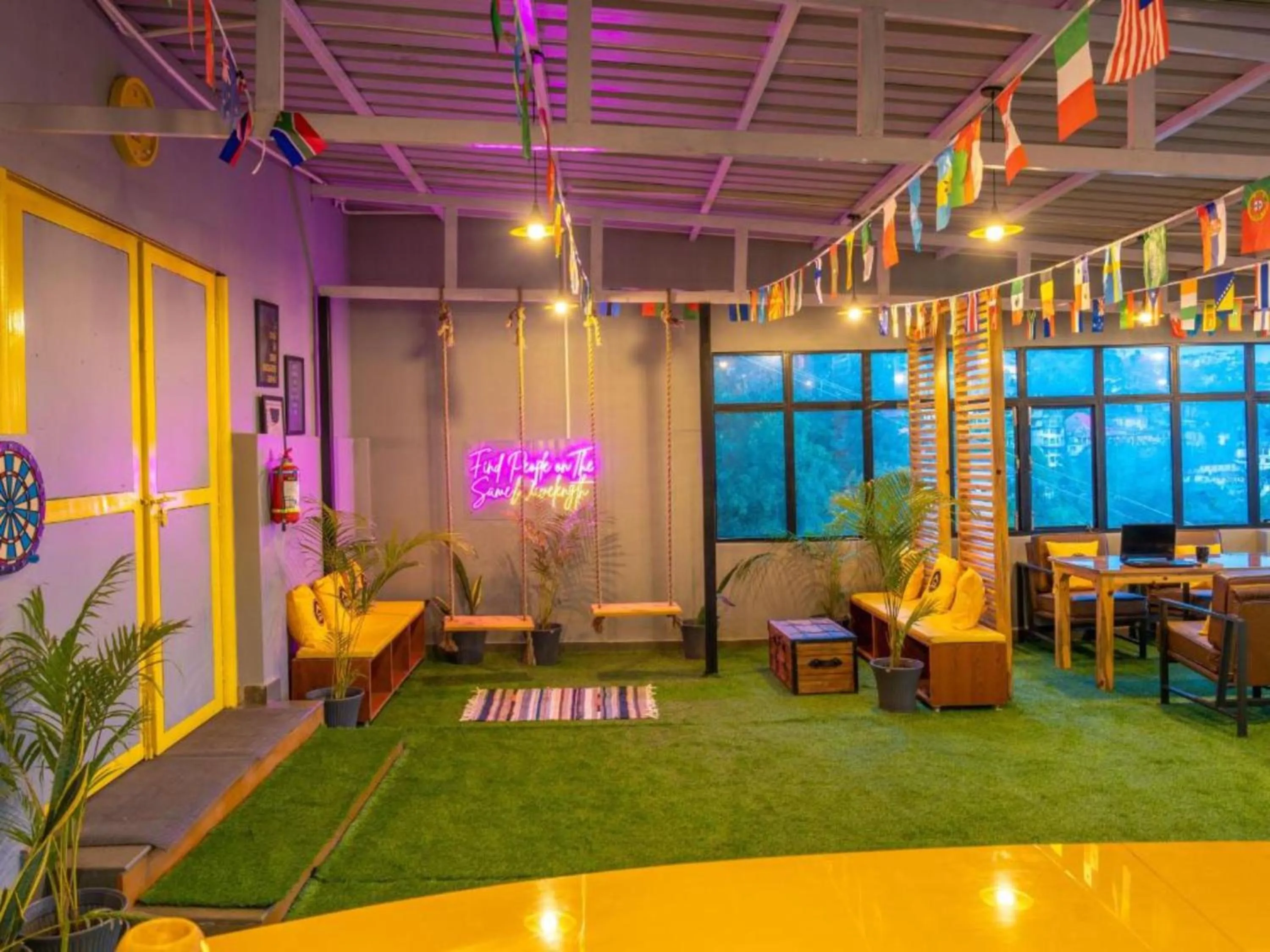 Living room in The Hosteller Mussoorie, Mall Road