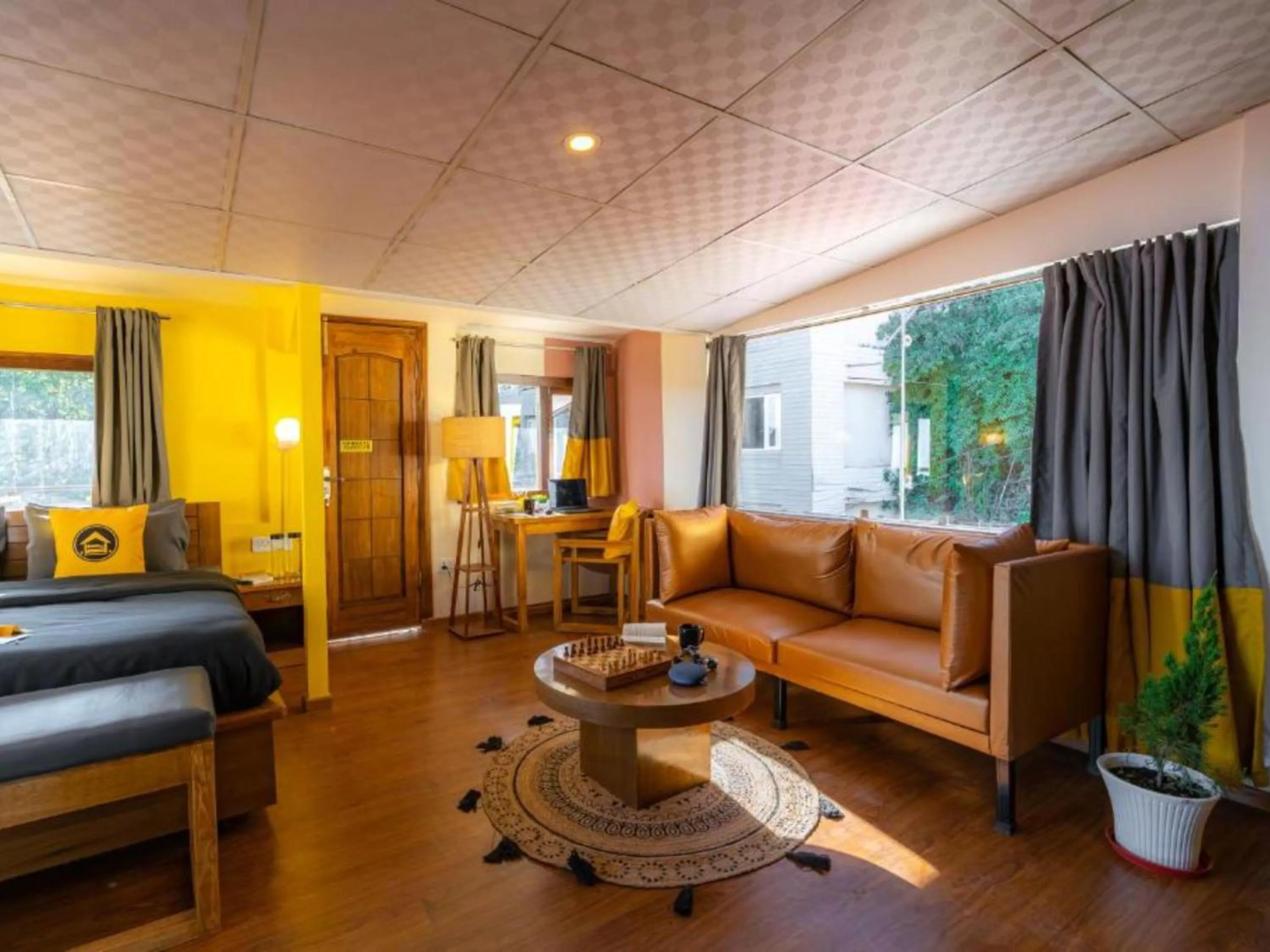 Living room in The Hosteller Mussoorie, Mall Road