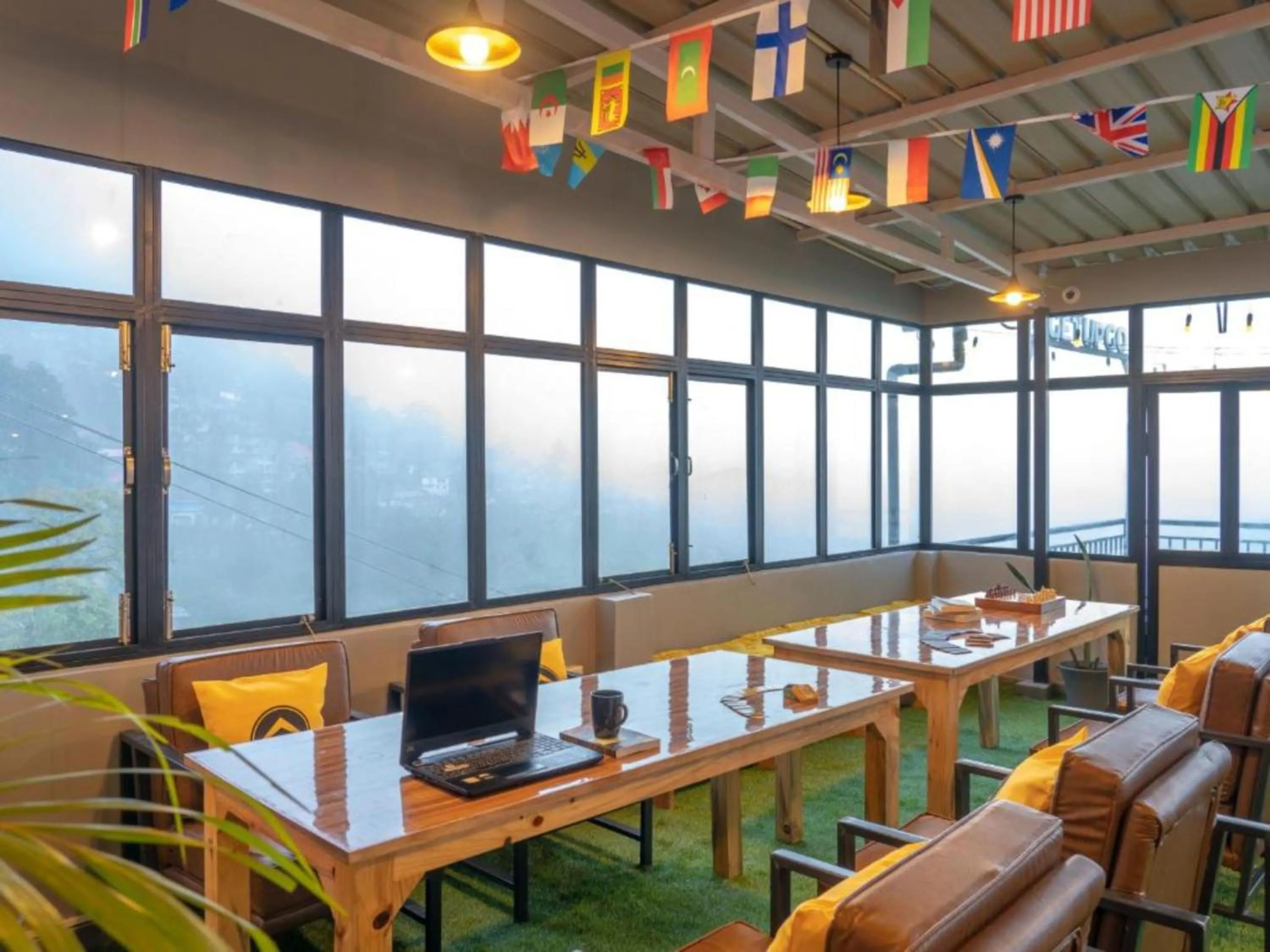 Restaurant/places to eat in The Hosteller Mussoorie, Mall Road