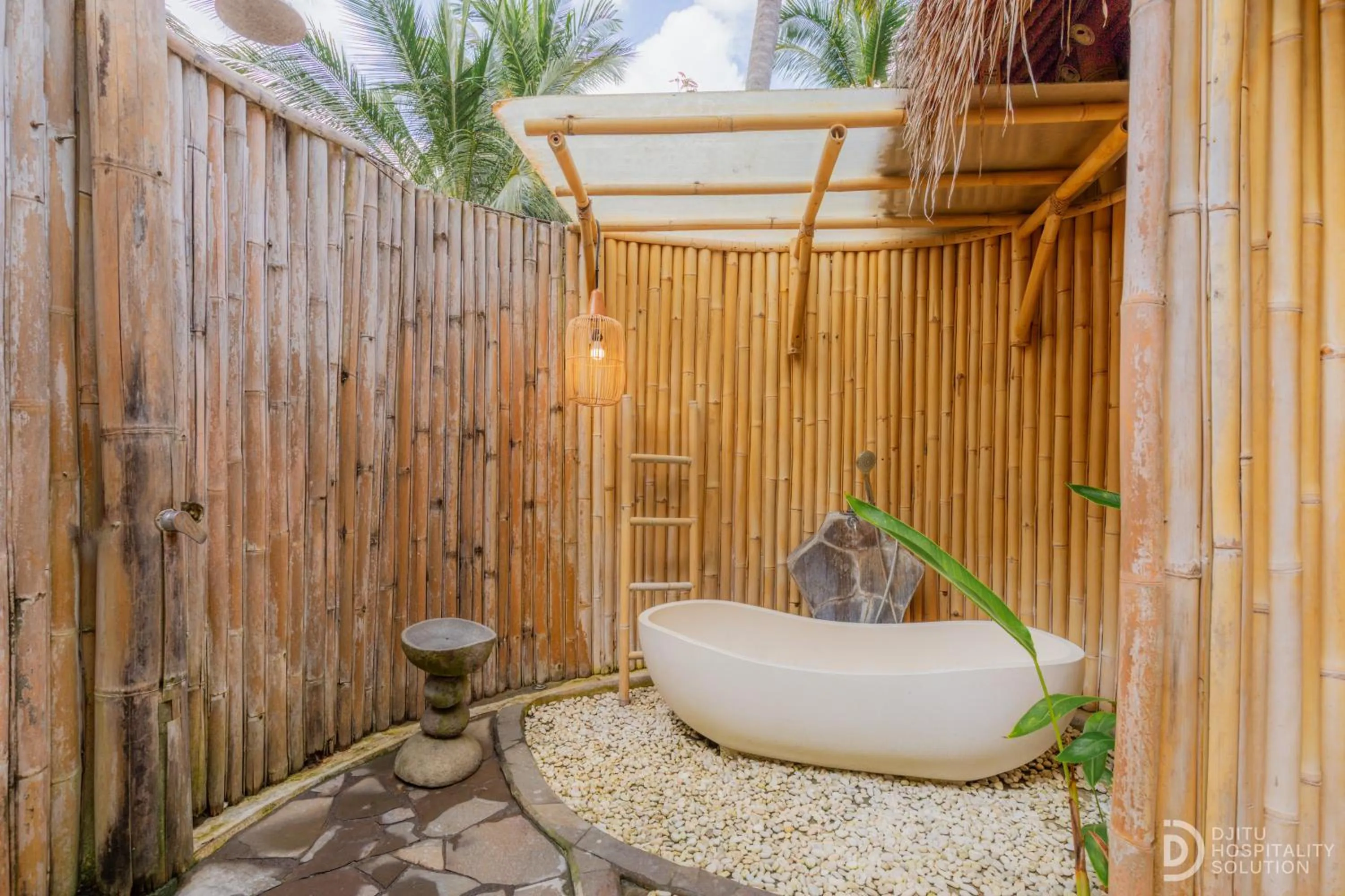 Toilet in La Royale Nusa Penida