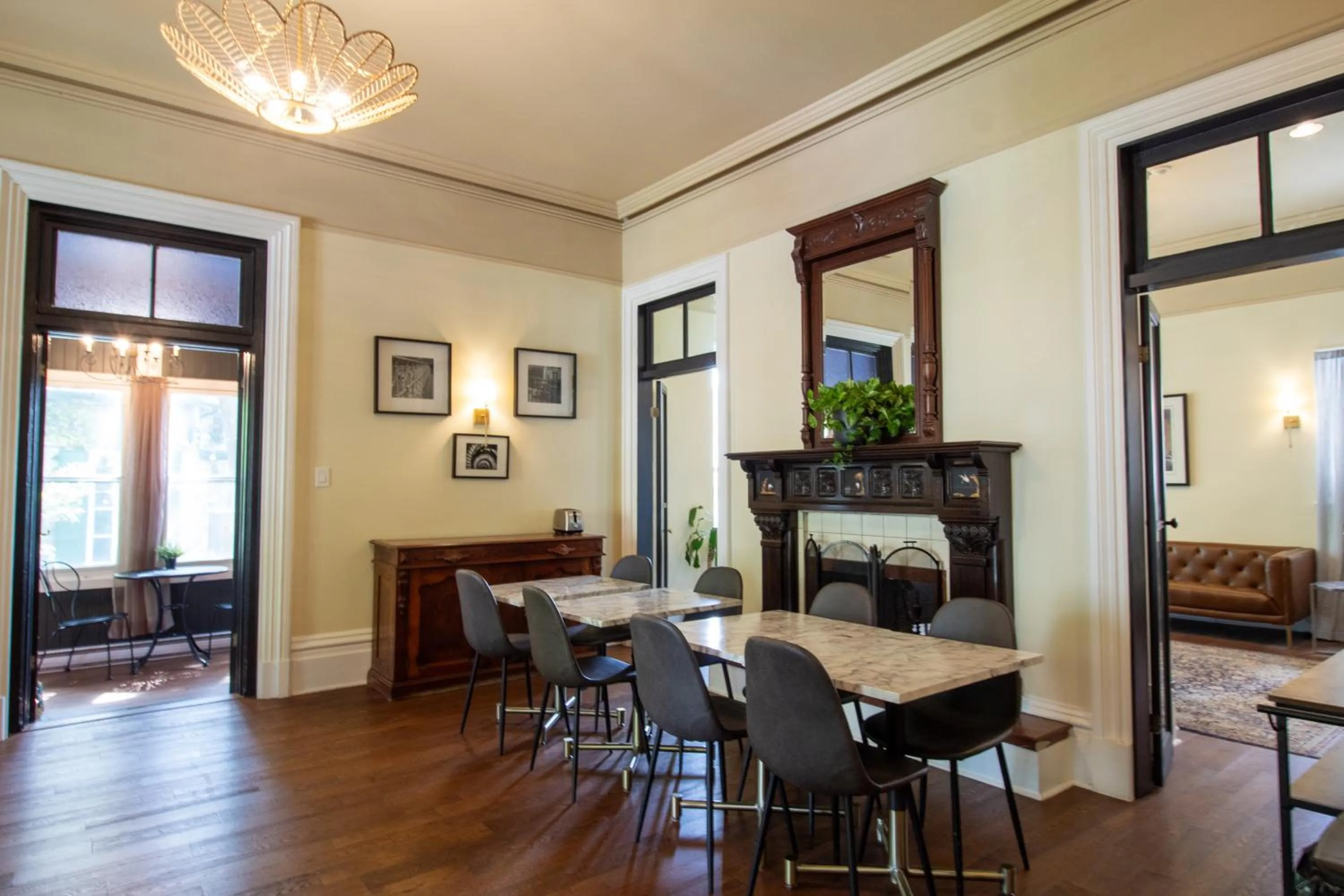 Dining area in Hochelaga Inn