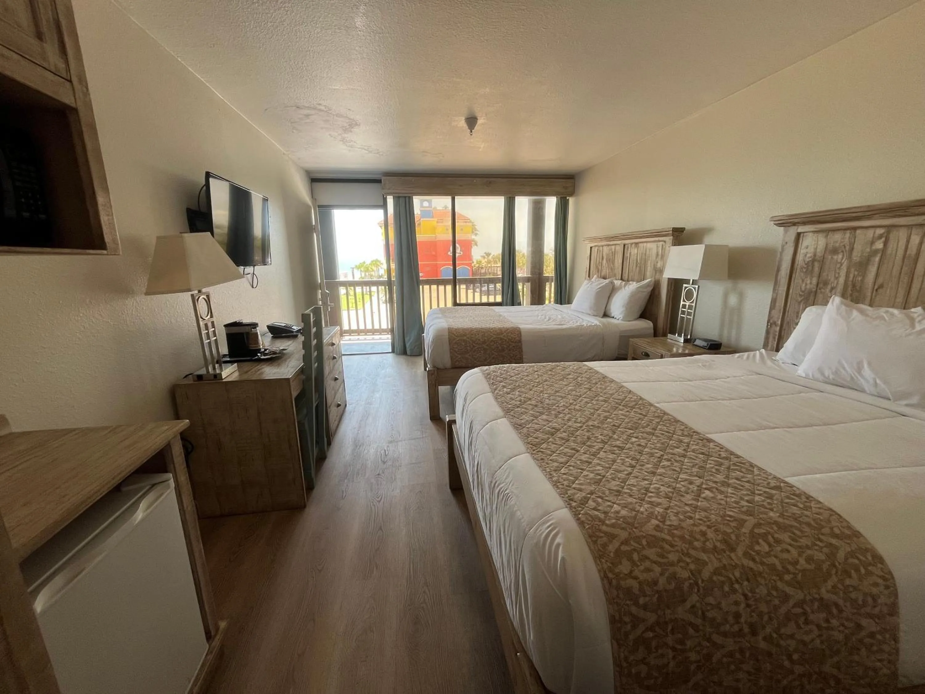 Photo of the whole room, Bed in Hotel DeVille