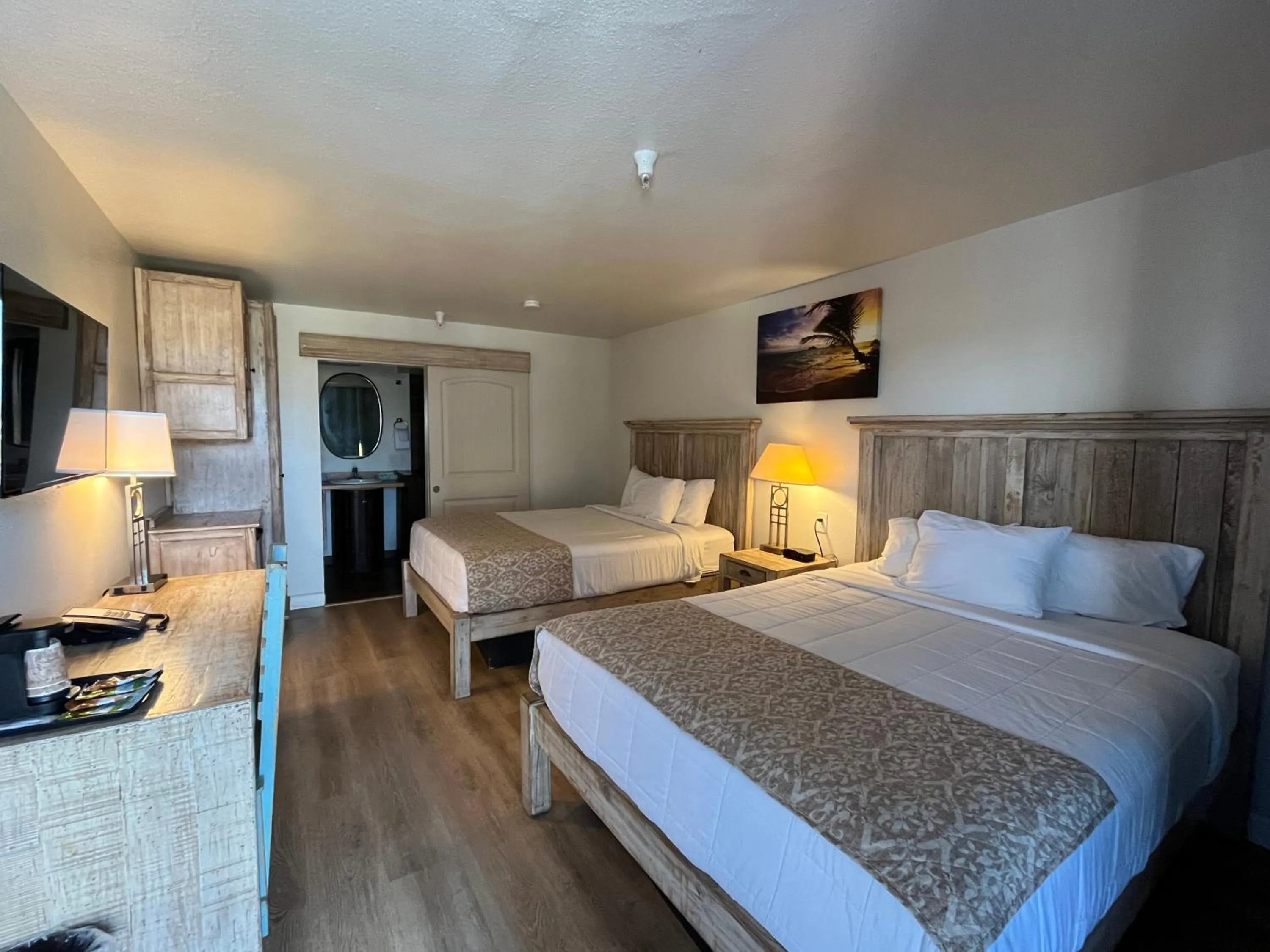 Photo of the whole room, Bed in Hotel DeVille