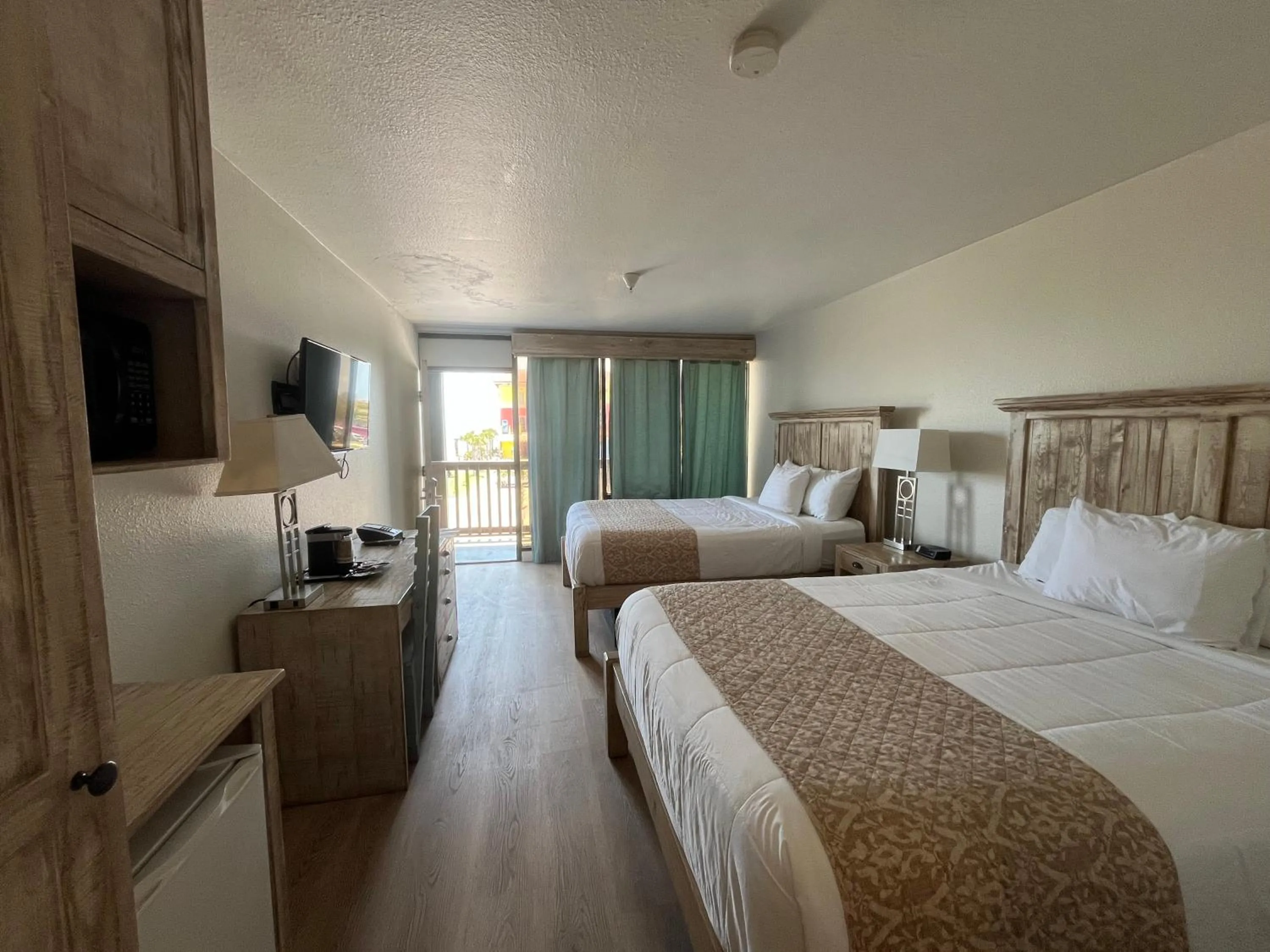 Photo of the whole room, Bed in Hotel DeVille