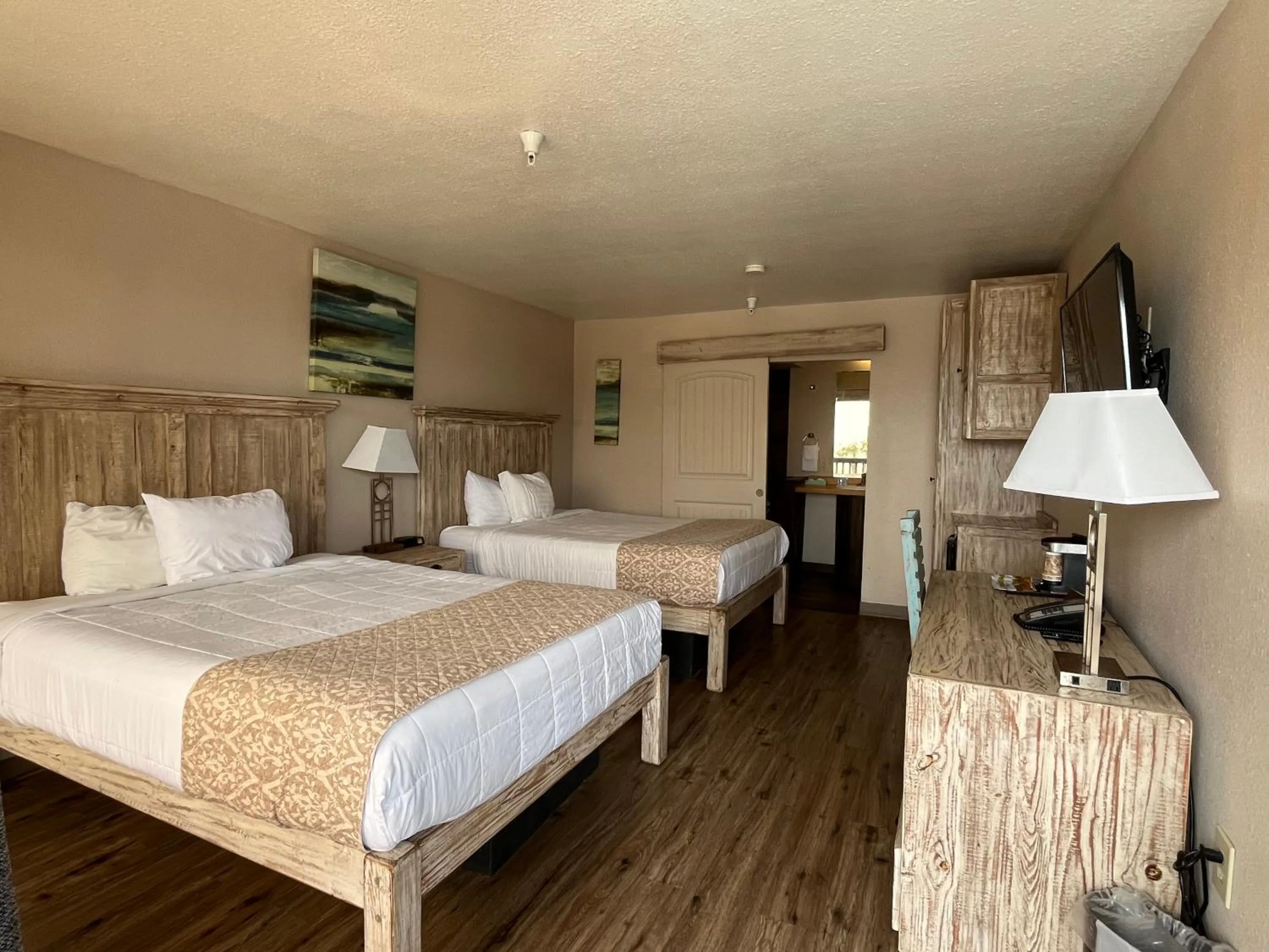 Photo of the whole room, Bed in Hotel DeVille