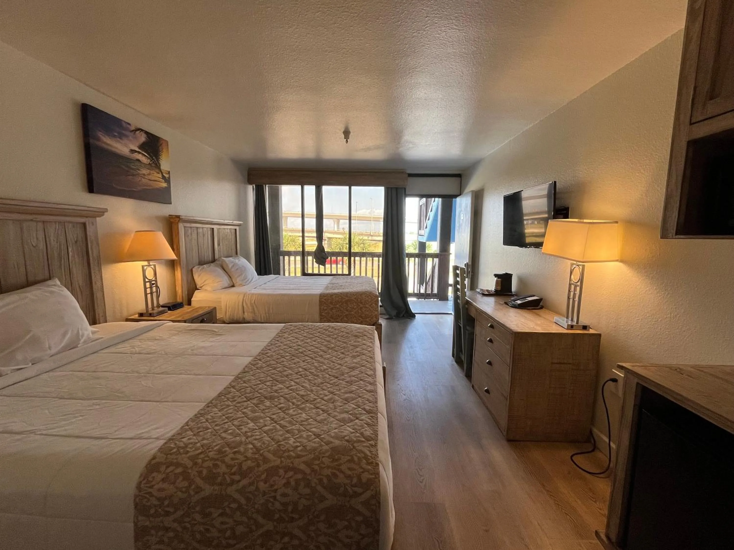 Photo of the whole room, Bed in Hotel DeVille