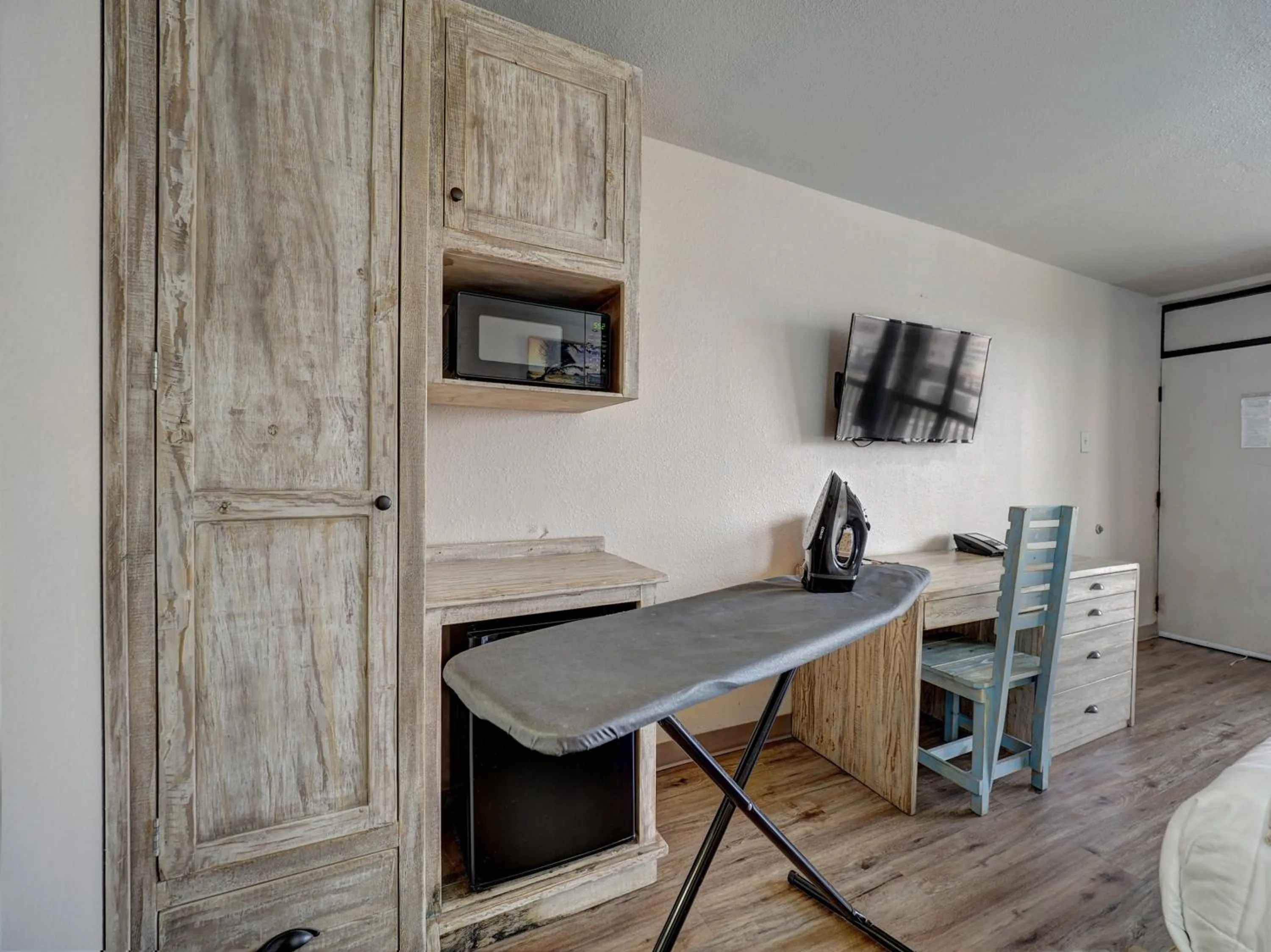 flat iron in Hotel DeVille