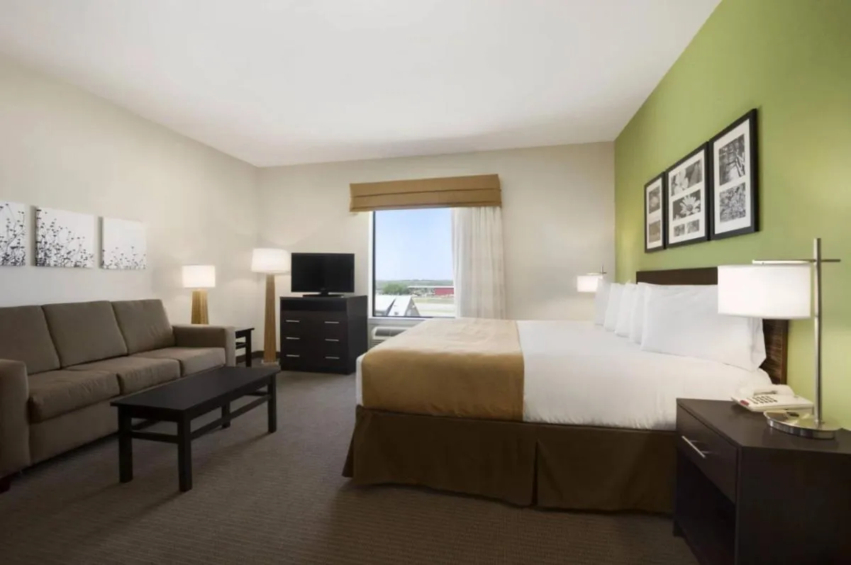 Bed in PetroStay Inn & Suites Cotulla