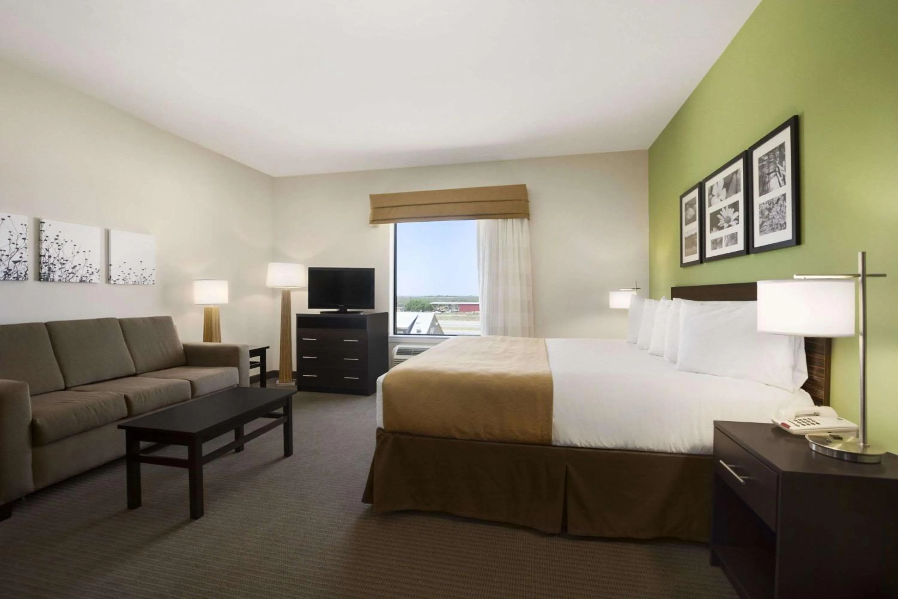 Photo of the whole room, Bed in PetroStay Inn & Suites Cotulla