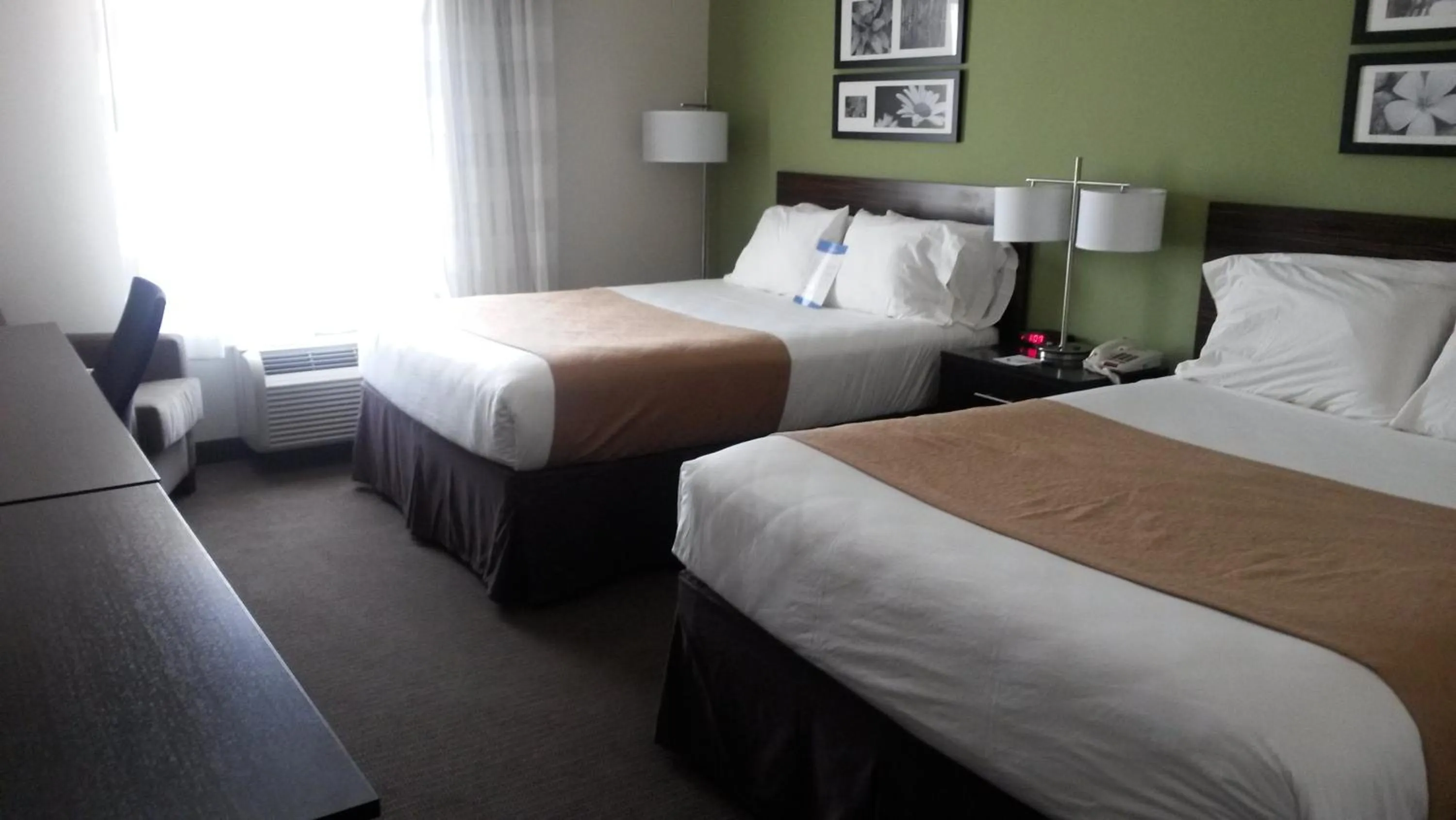 Bed in PetroStay Inn & Suites Cotulla