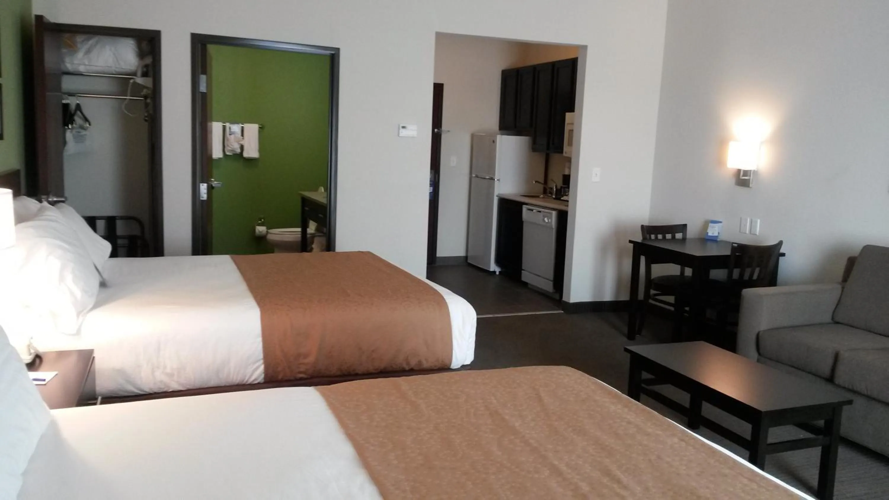Bed in PetroStay Inn & Suites Cotulla
