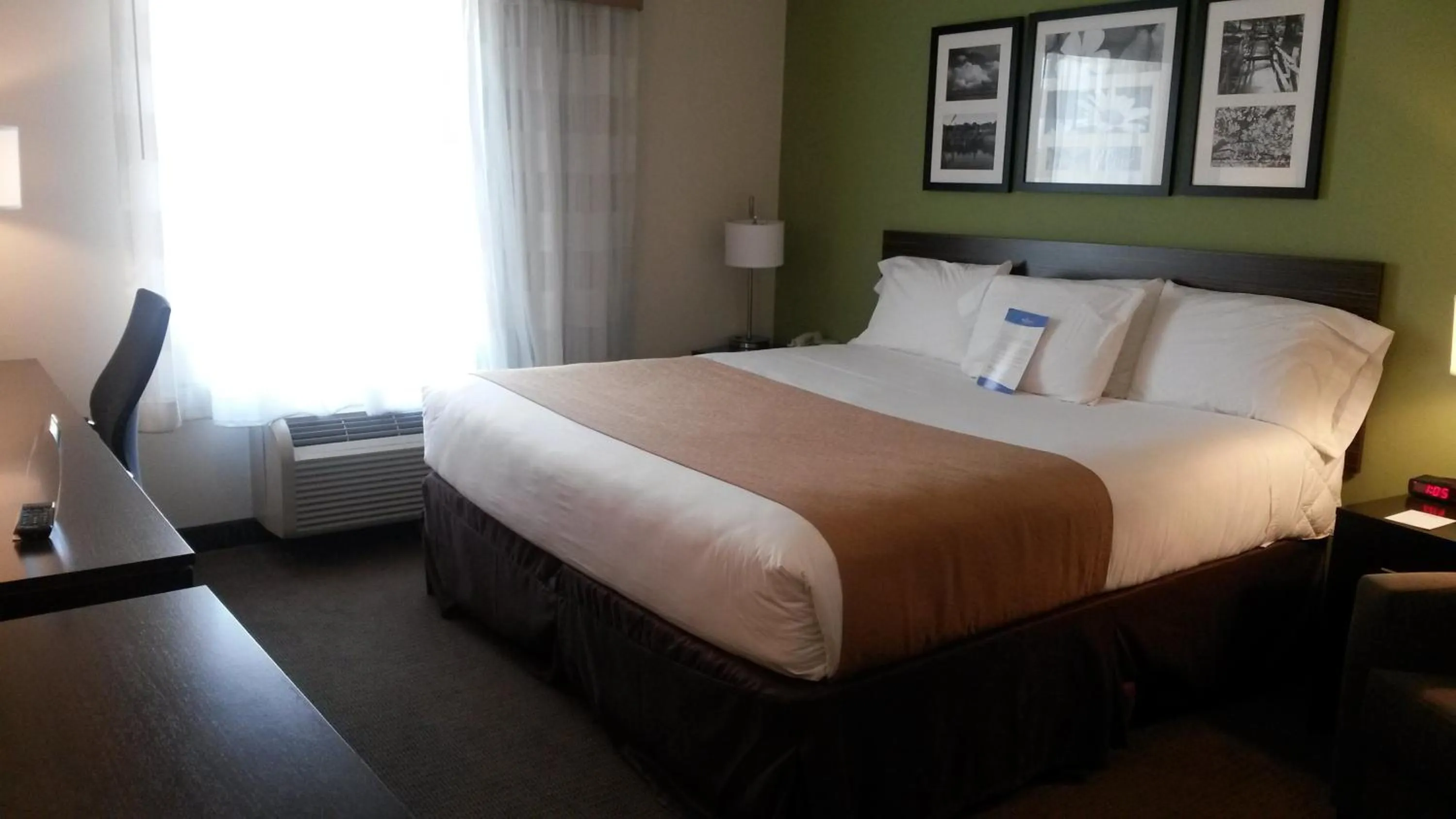Bed in PetroStay Inn & Suites Cotulla