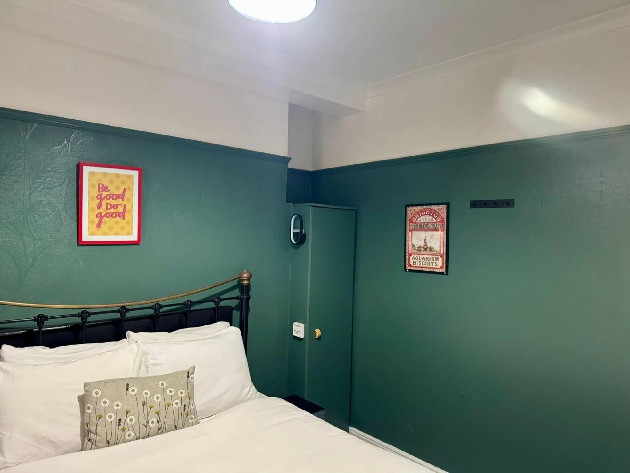 Bedroom, Bed in Number 19 Brighton