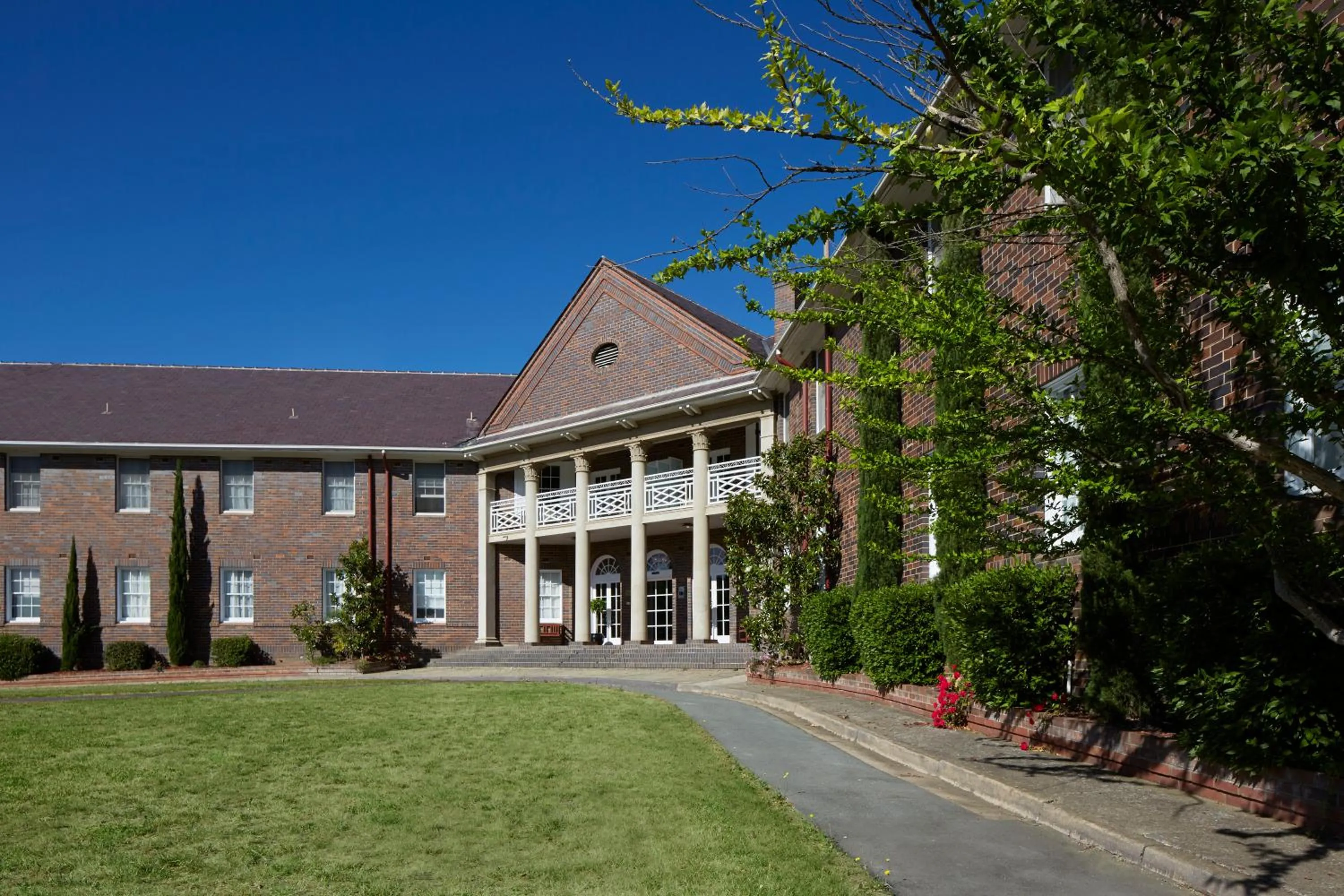 Facade/entrance in Brassey Hotel