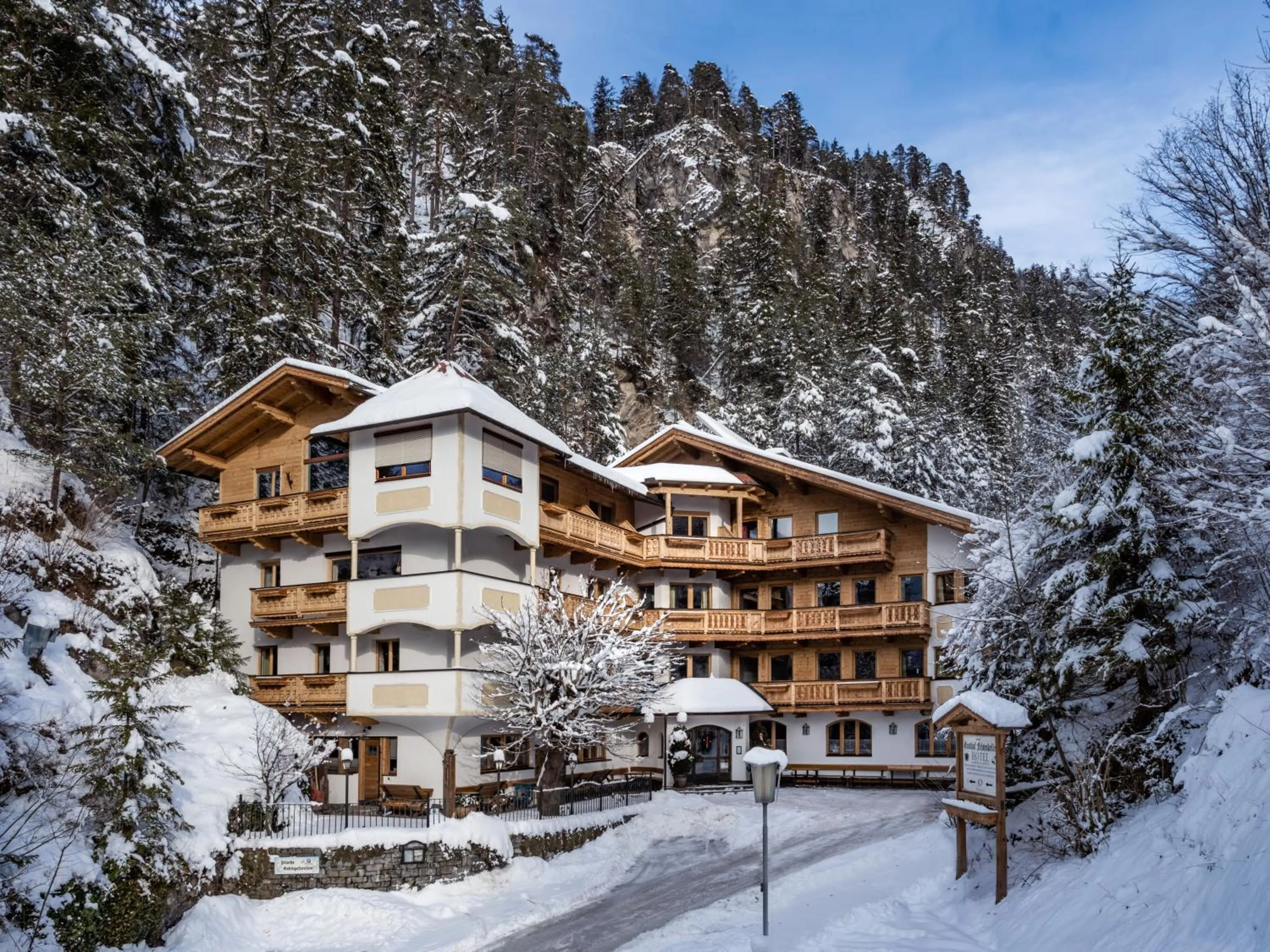 Property building in Hotel Gasthof Felsenkeller