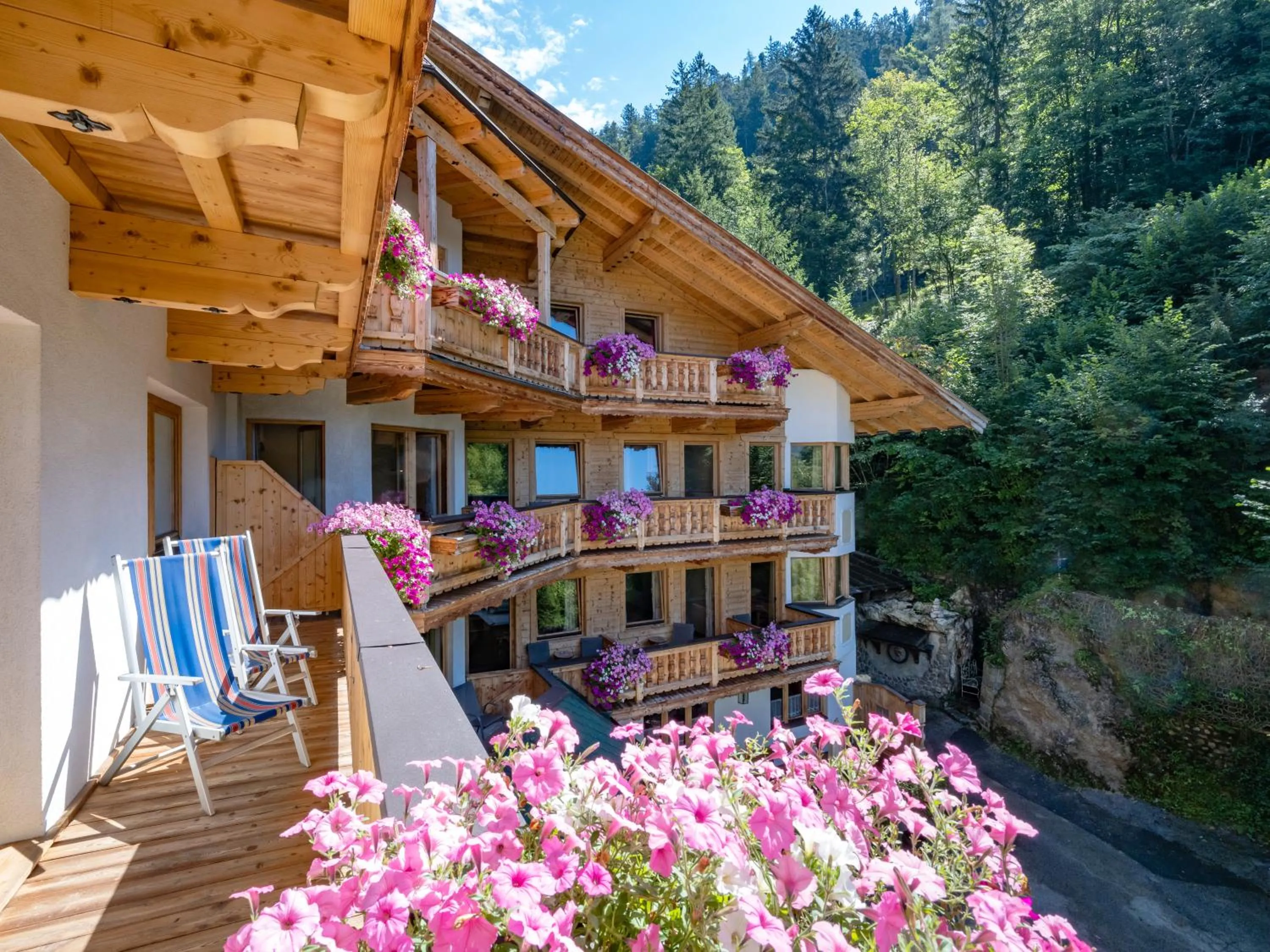 Property building in Hotel Gasthof Felsenkeller