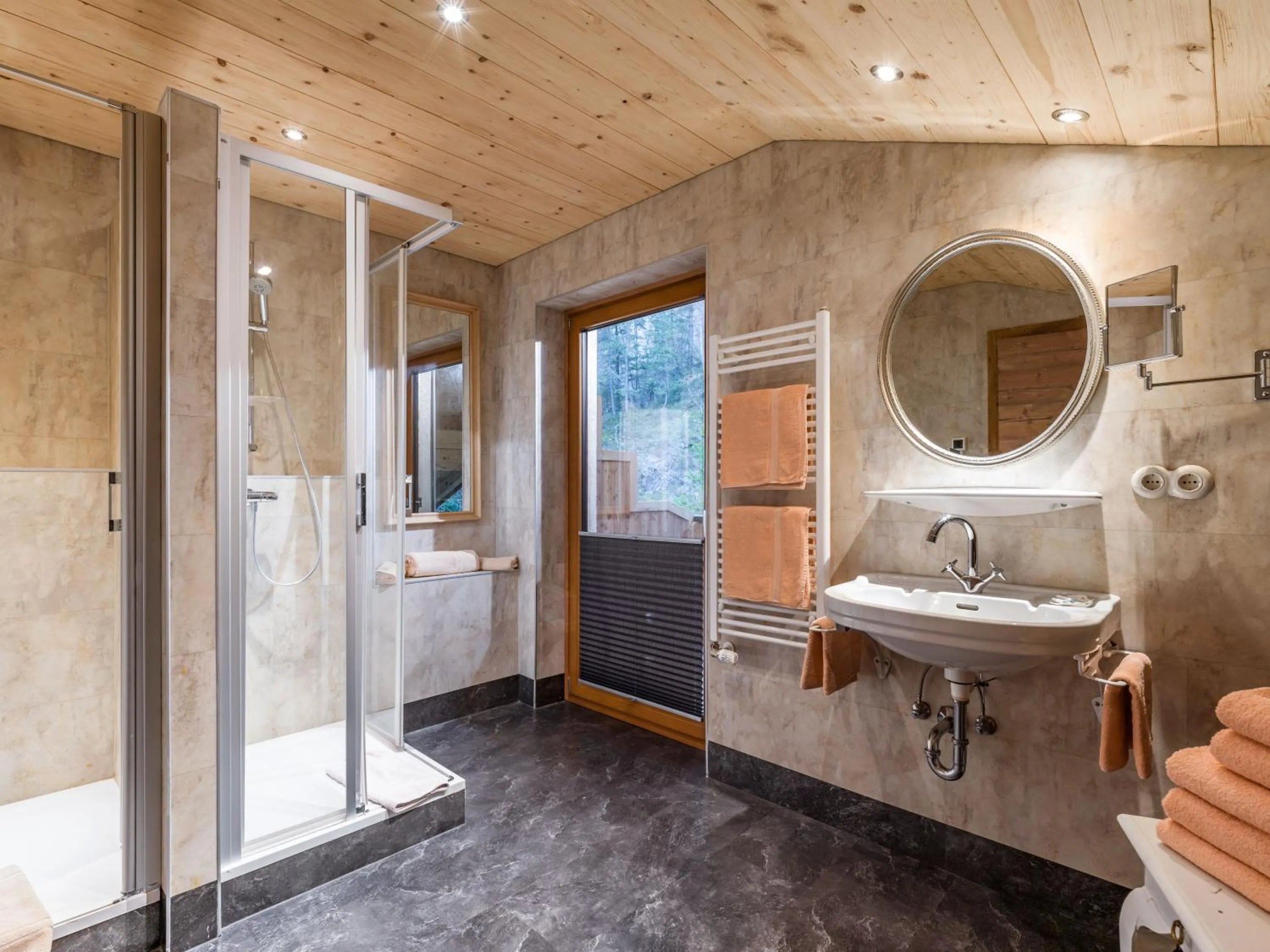 Bathroom in Hotel Gasthof Felsenkeller