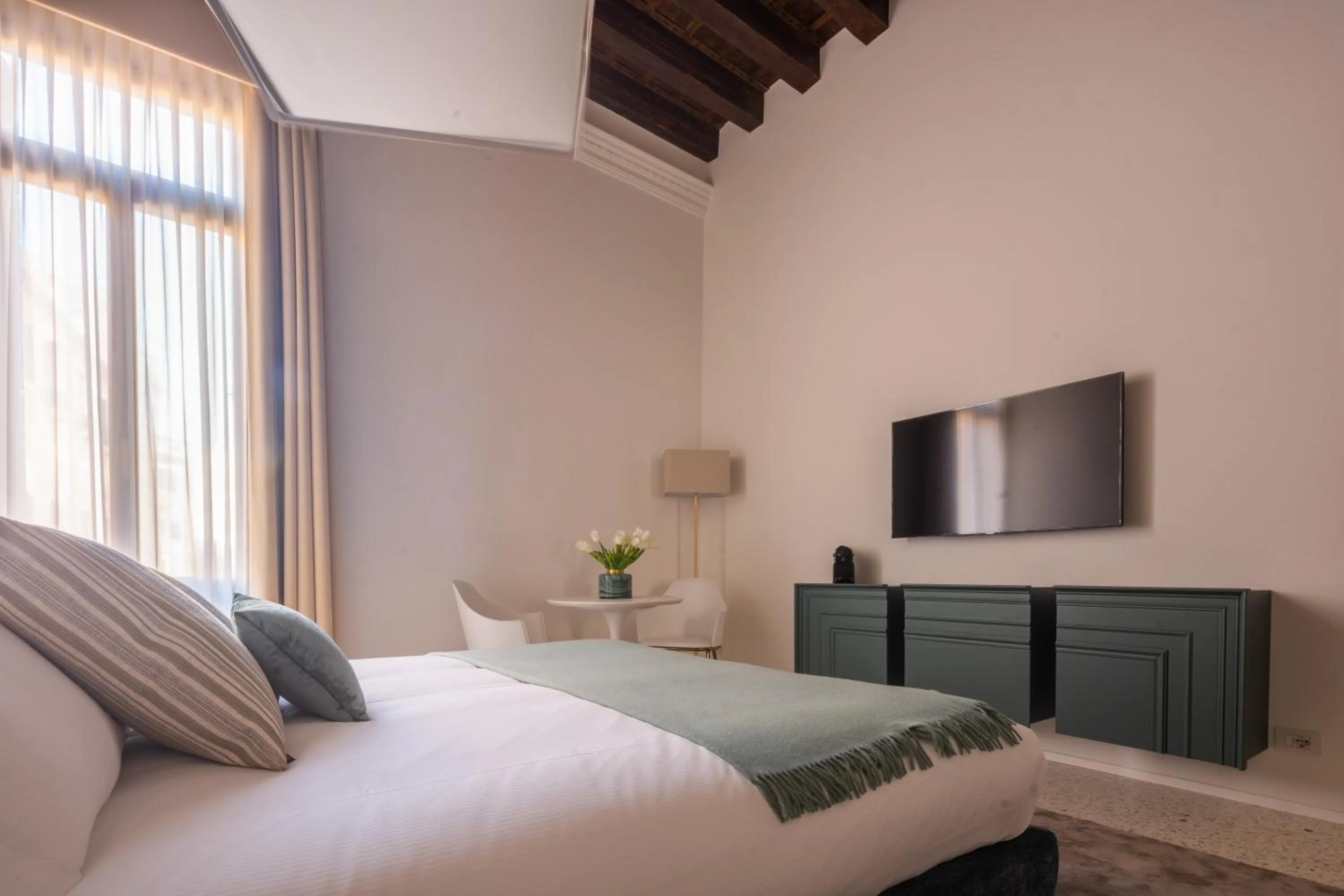 TV and multimedia, Bed in Ninfea Luxury Suites