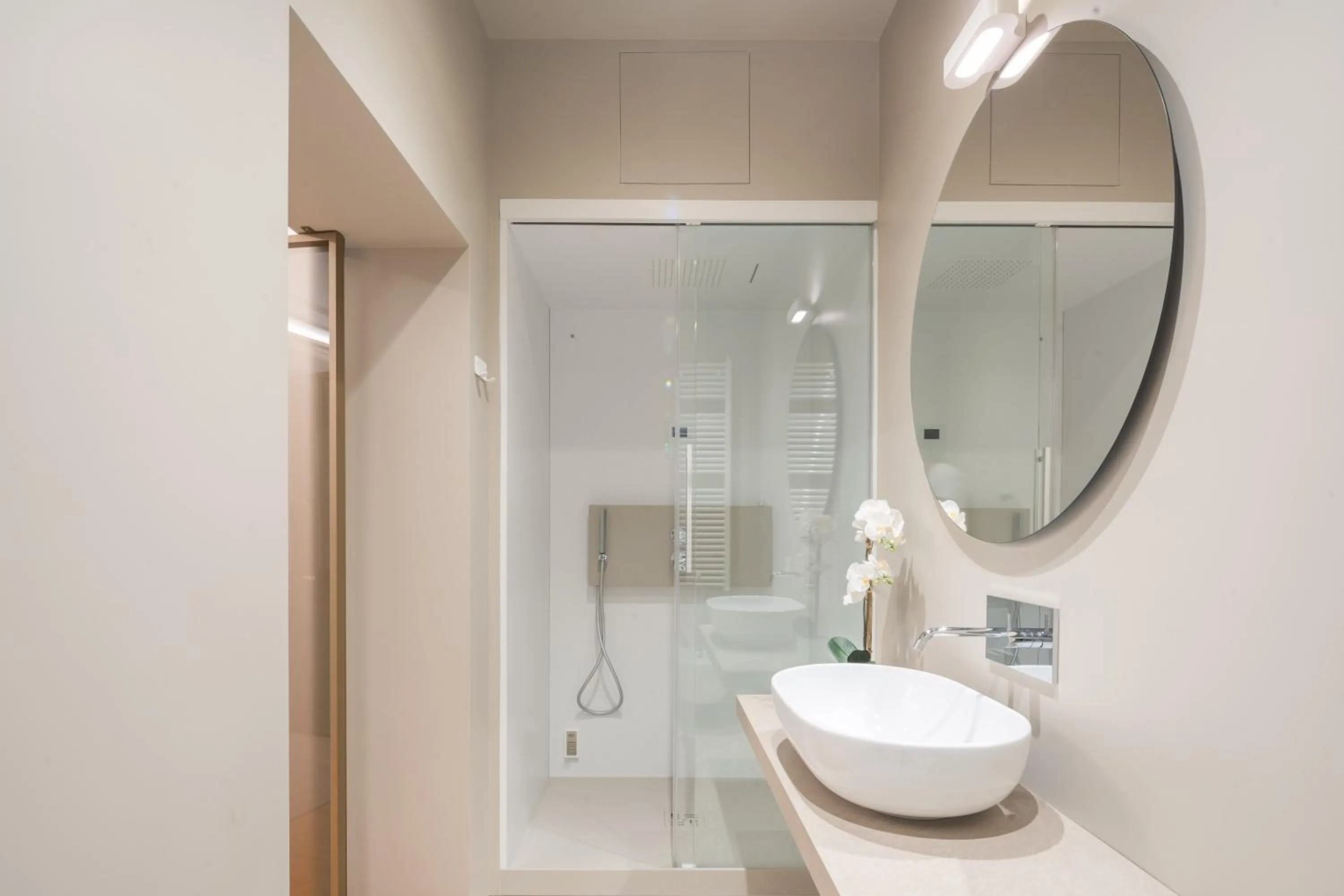 Shower in Ninfea Luxury Suites