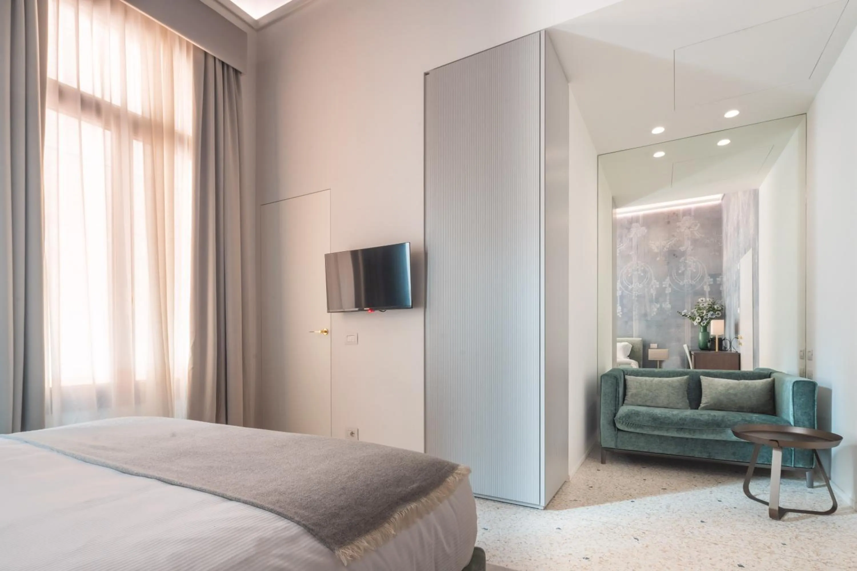 Photo of the whole room, Bed in Ninfea Luxury Suites