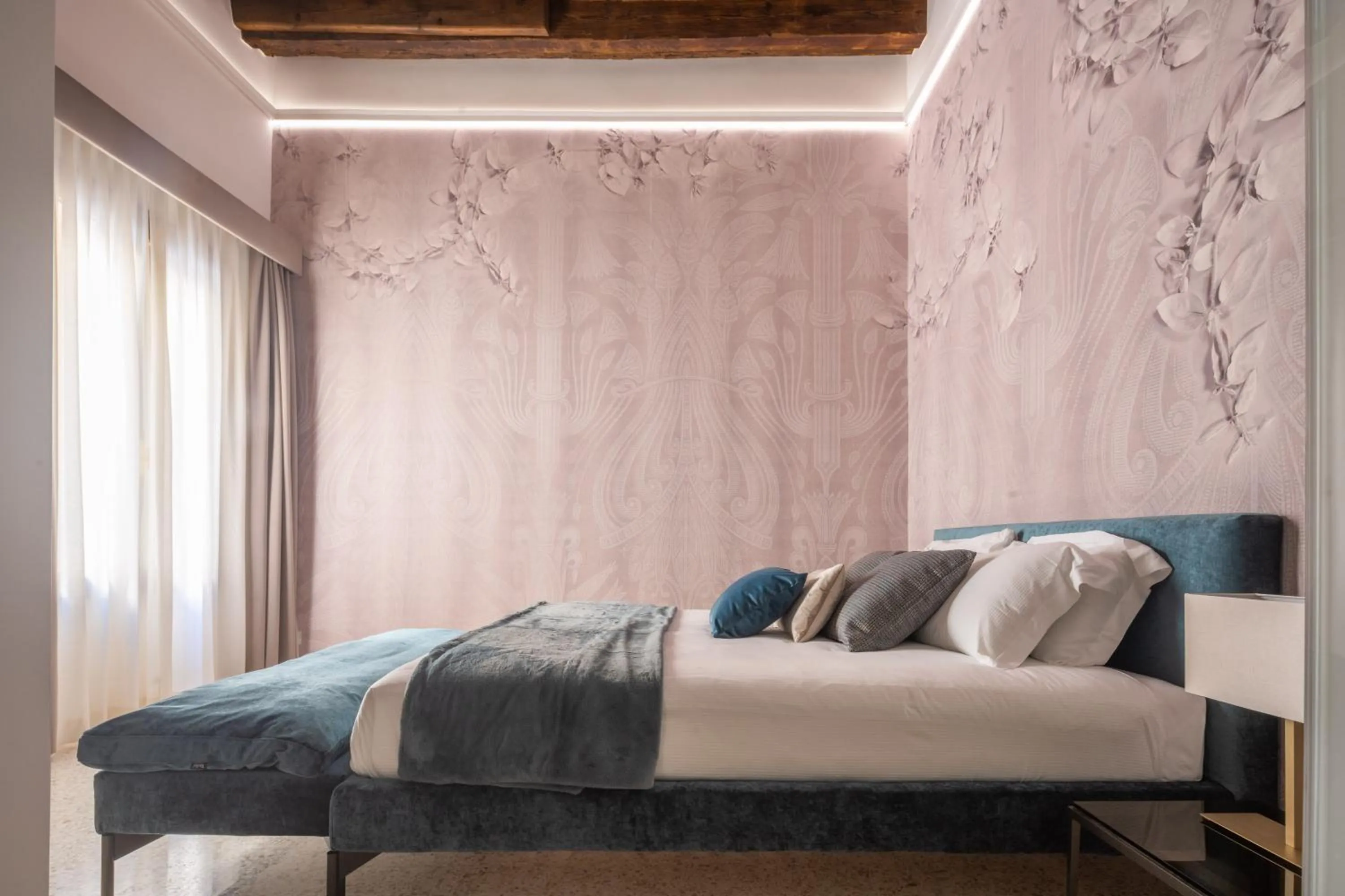 Bedroom, Bed in Ninfea Luxury Suites