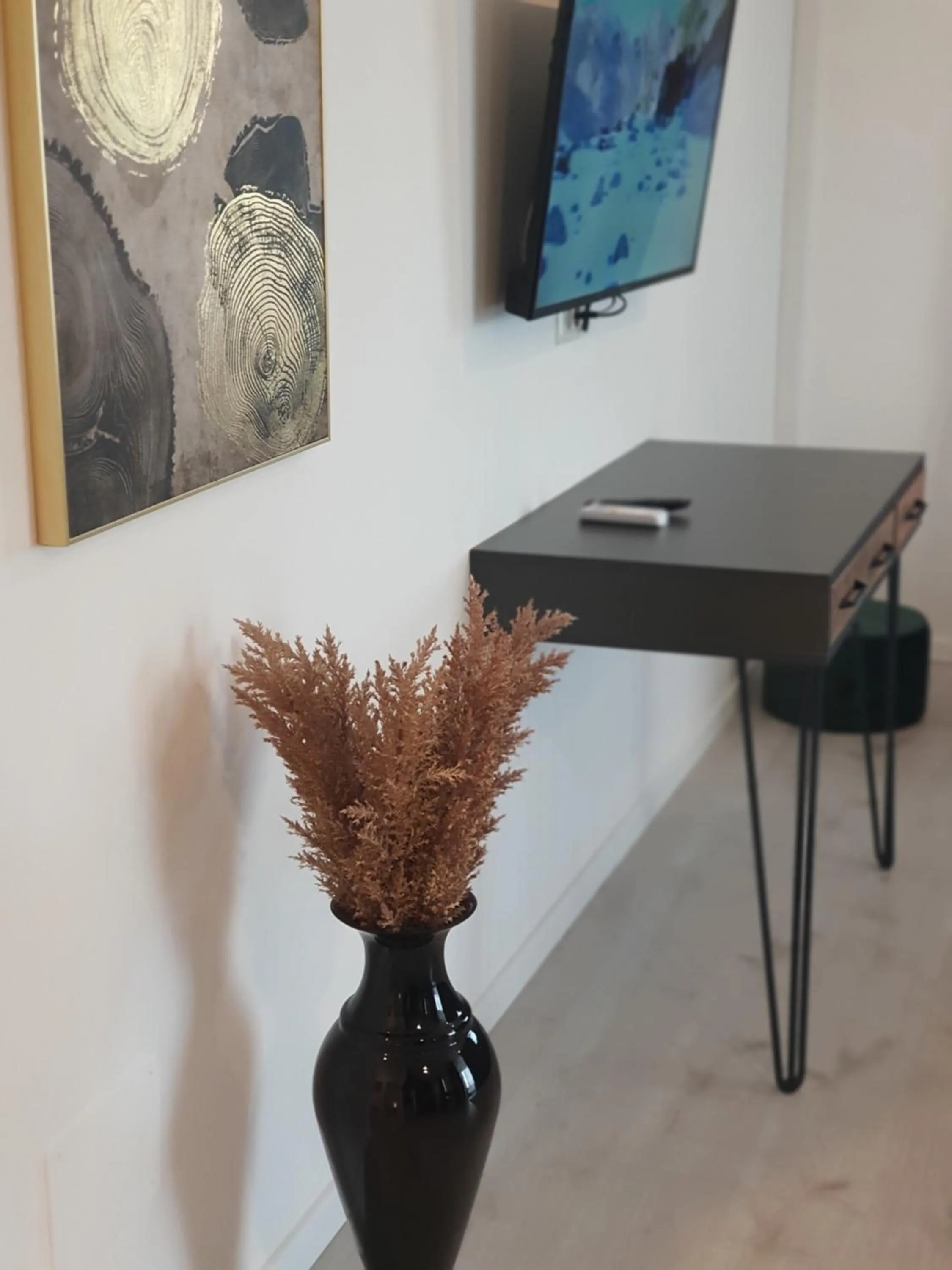 TV and multimedia in Grey Residence Apartments