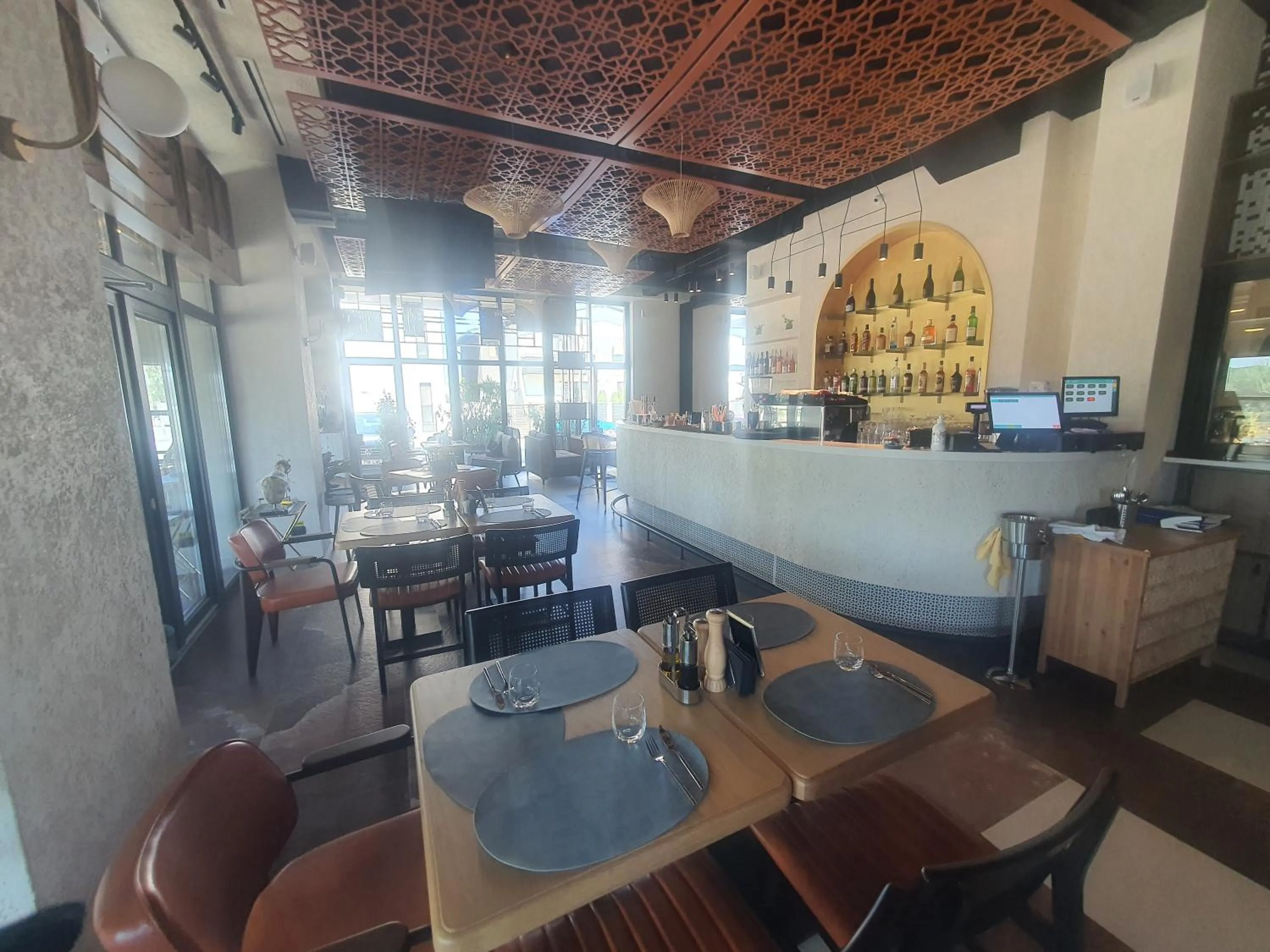 Restaurant/places to eat in Grey Residence Apartments