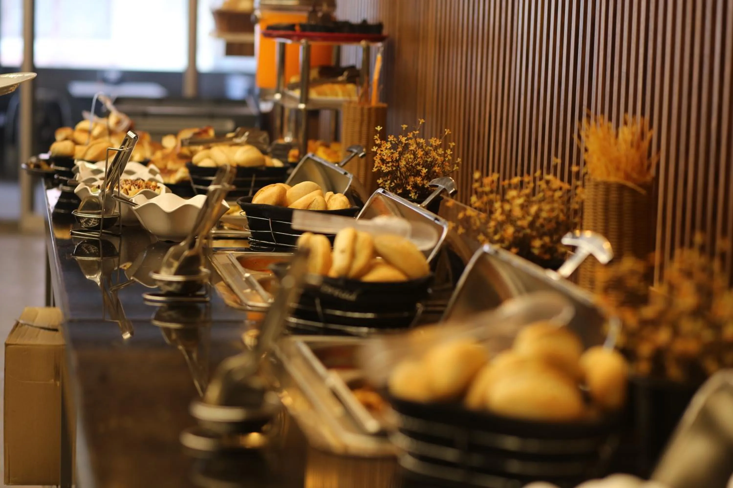 Restaurant/places to eat in Lala Grand Hotel