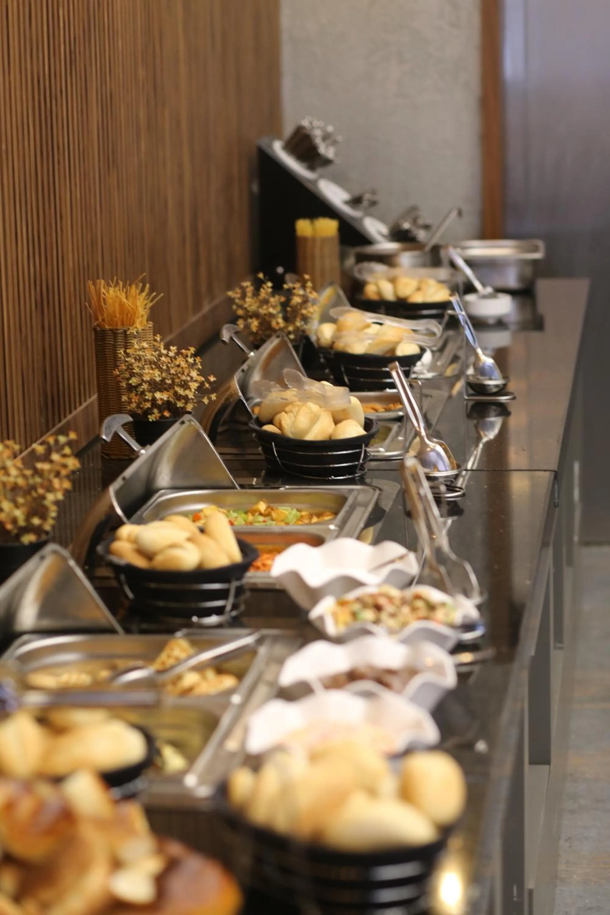 Restaurant/places to eat in Lala Grand Hotel