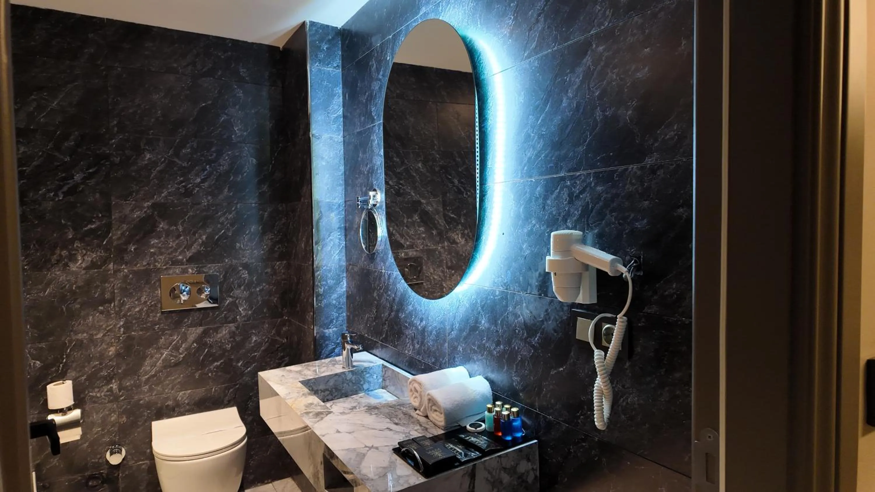 Shower in Lala Grand Hotel