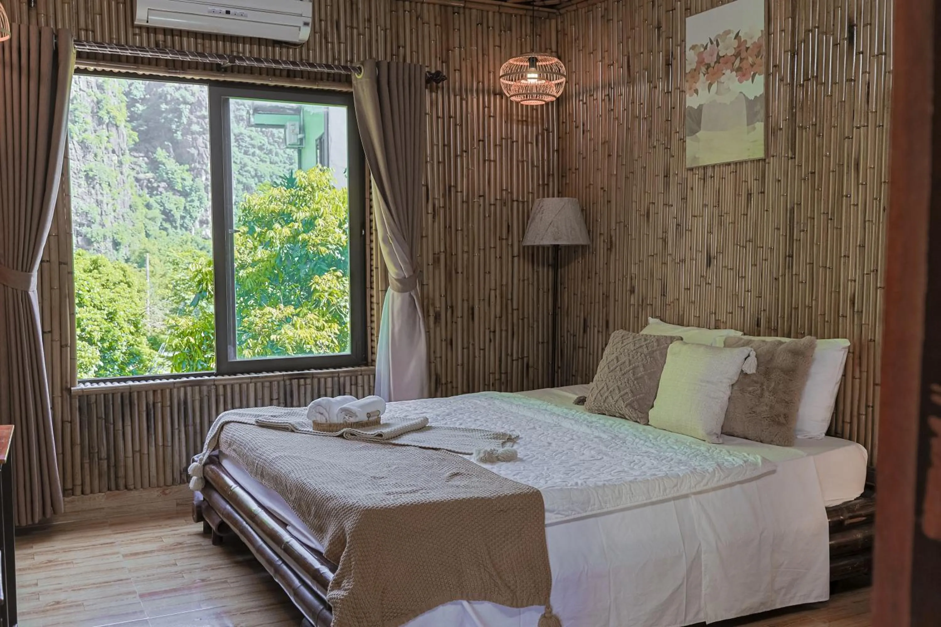 Bed in Bamboo Hill Villa