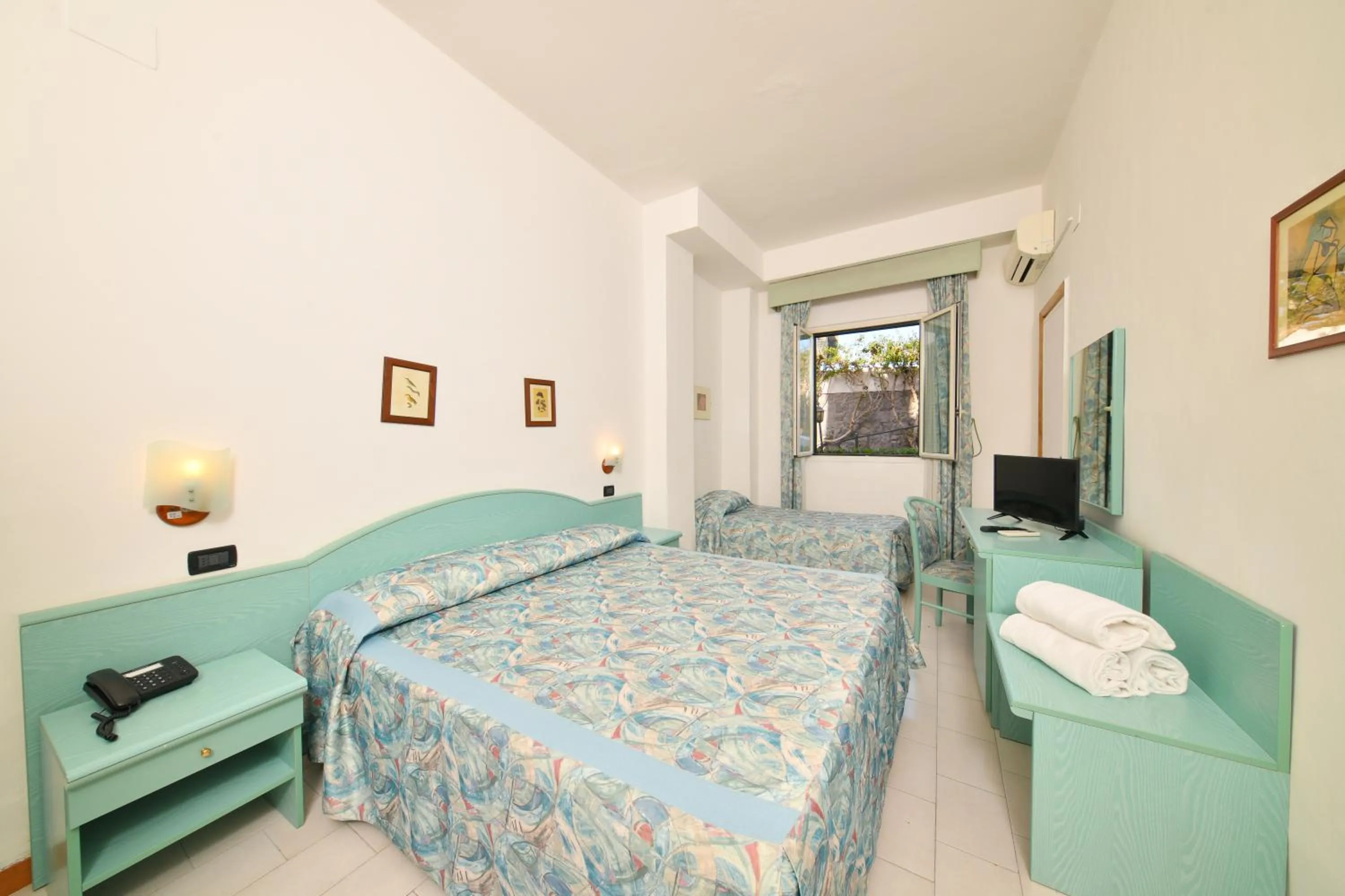 Photo of the whole room in Fortuna Beach - Seaside Hotel