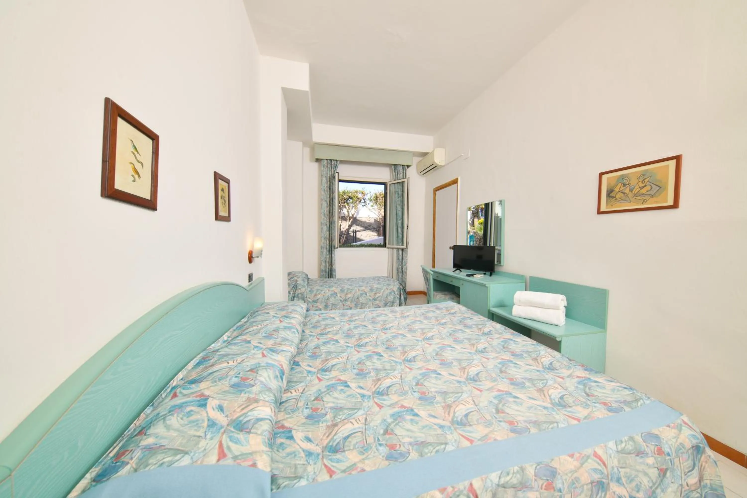 Photo of the whole room in Fortuna Beach - Seaside Hotel