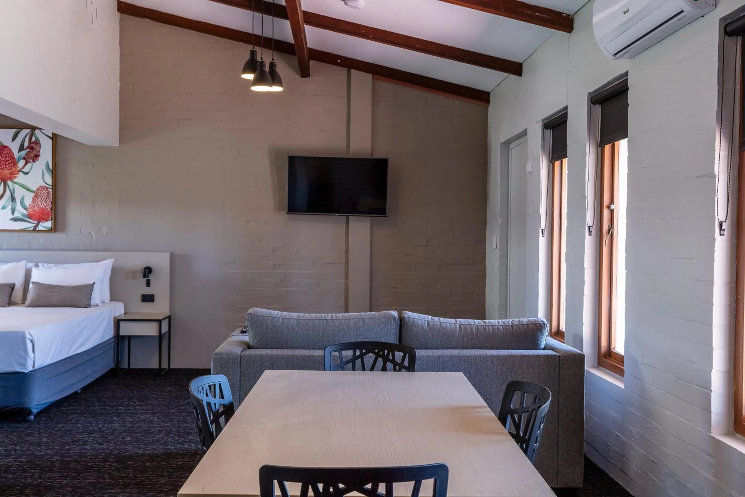 Living room, Bed in Nightcap at Wintersun Hotel