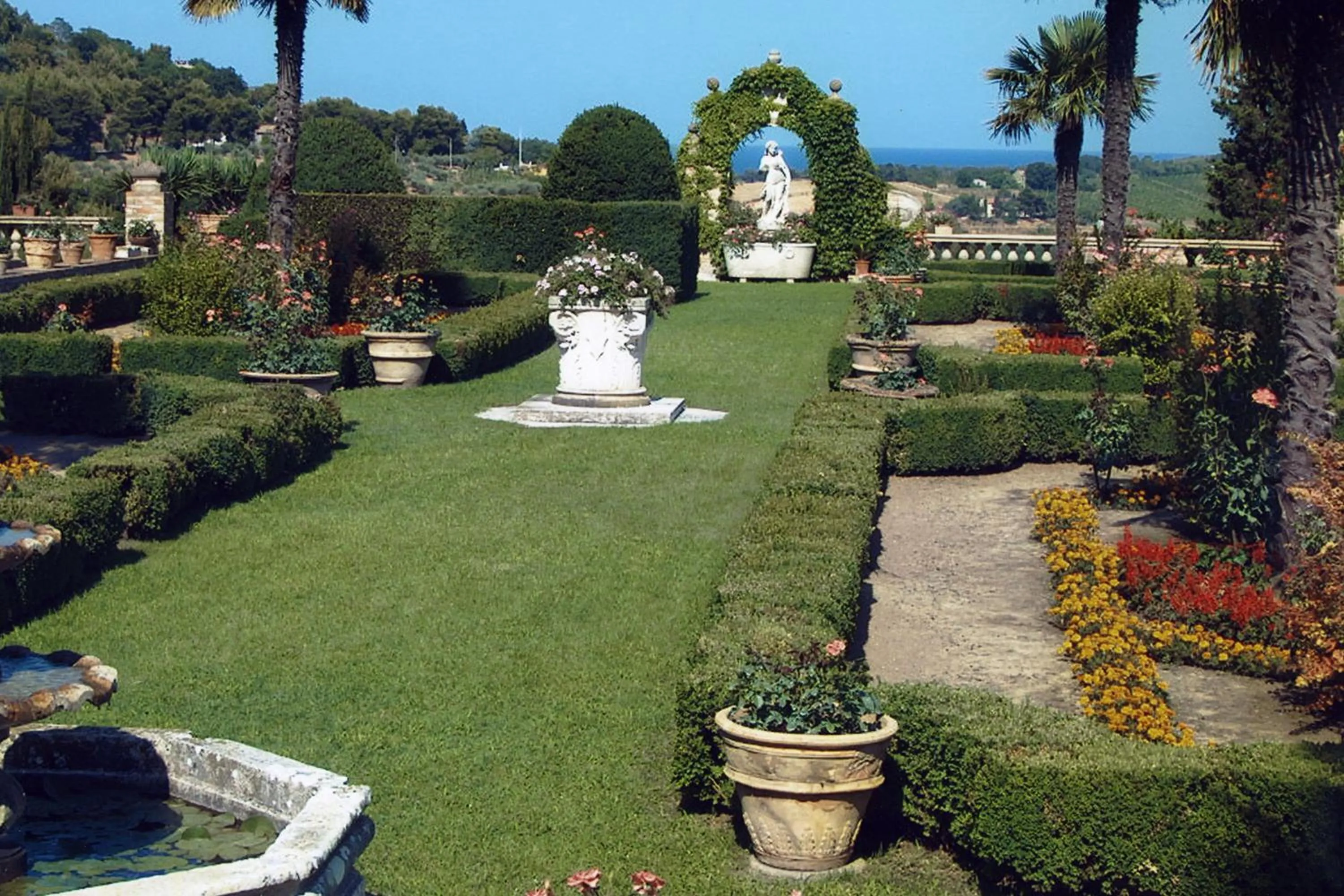 Garden in Villa Cattani Stuart XVII secolo