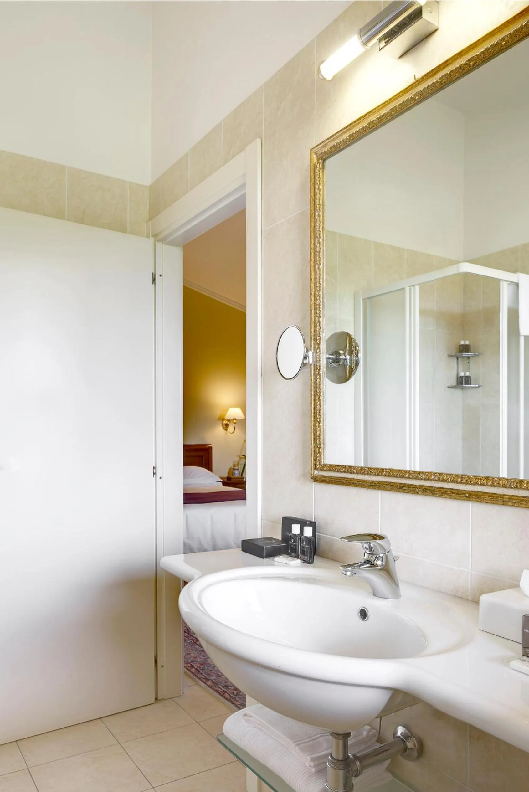 Bathroom in Villa Cattani Stuart XVII secolo