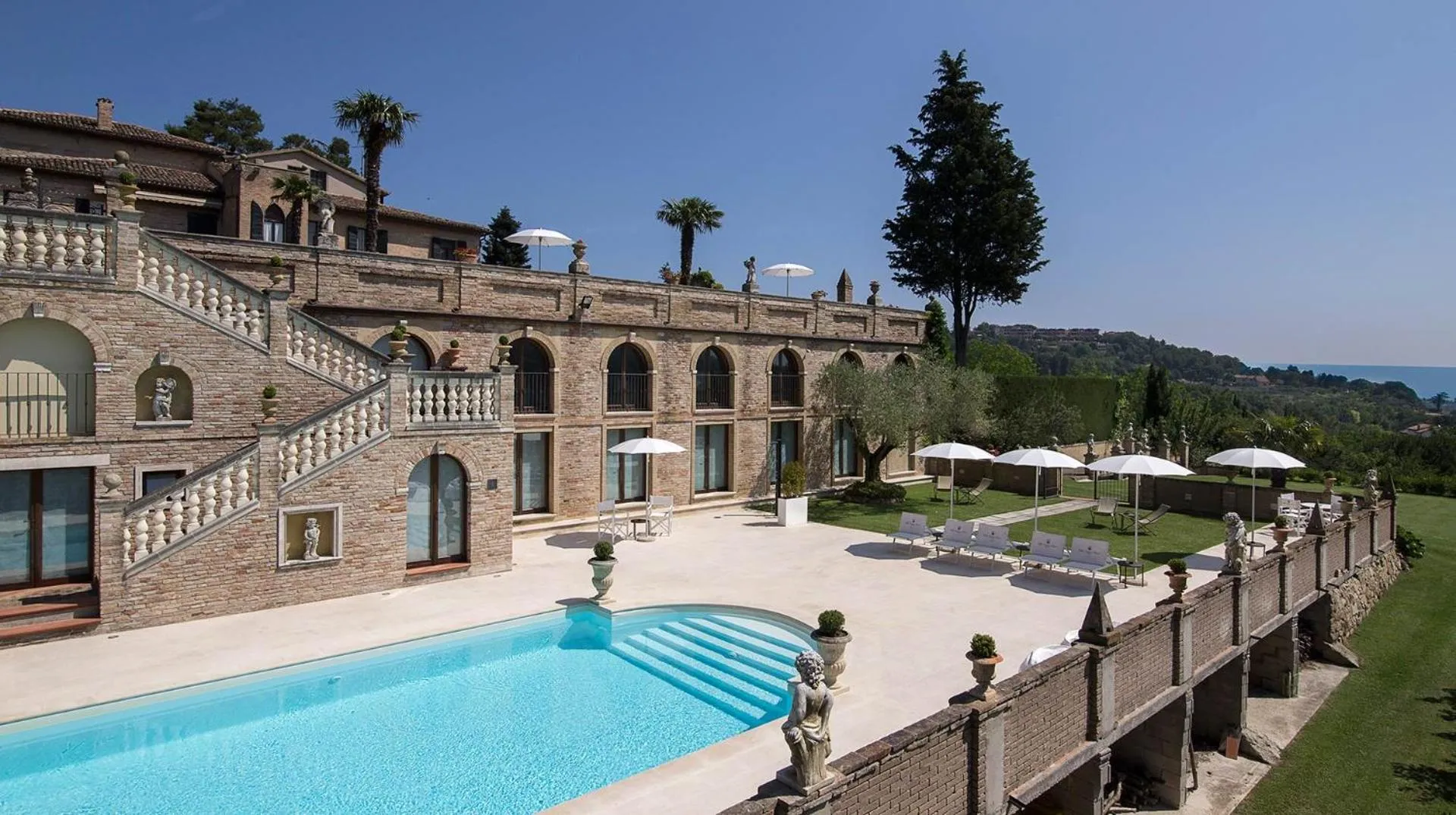 Swimming pool in Villa Cattani Stuart XVII secolo
