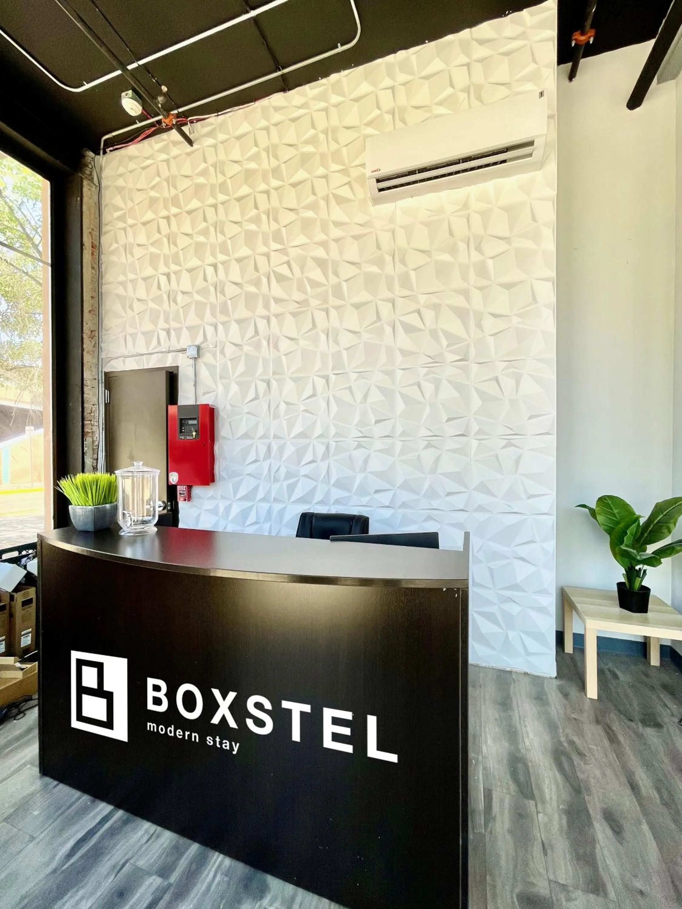 Logo/Certificate/Sign in Boxstel - Modern Stay Hotel Downtown El Paso