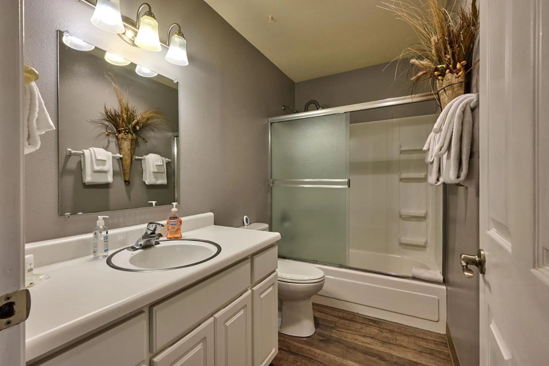 Shower in Surftides Plaza Rentals